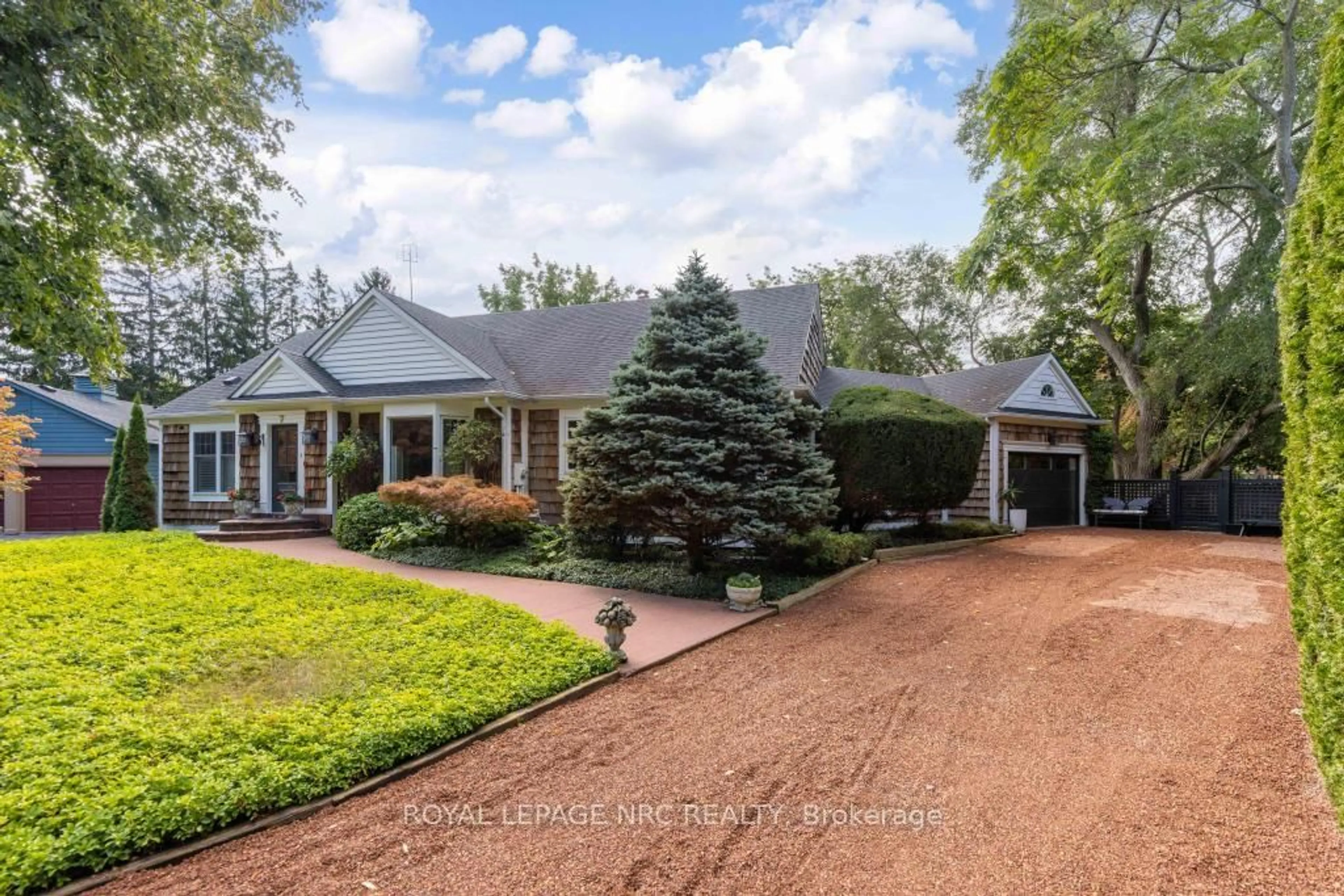 Home with brick exterior material, street for 7 Christopher St, Niagara-on-the-Lake Ontario L0S 1J0