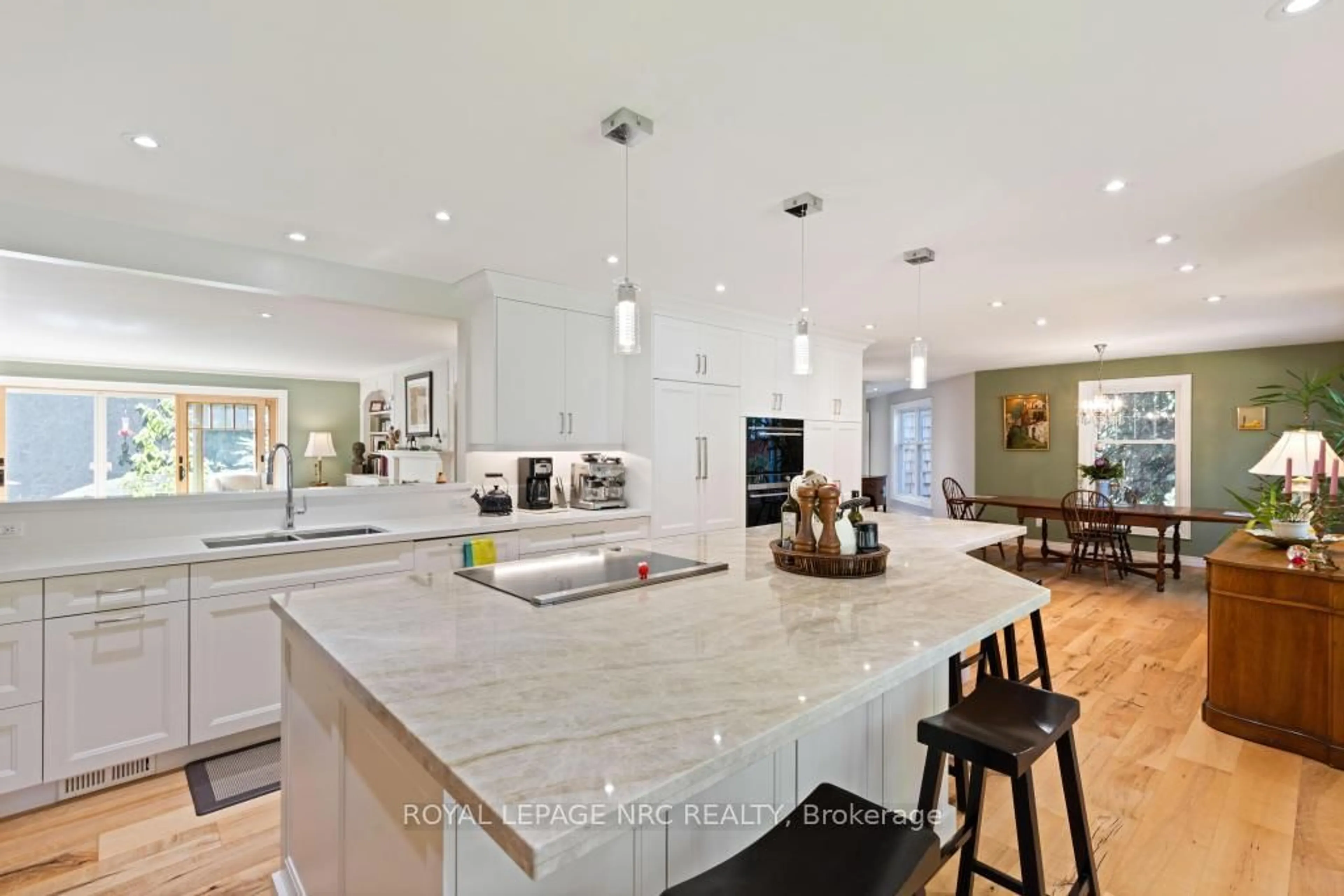 Open concept kitchen, ceramic/tile floor for 7 Christopher St, Niagara-on-the-Lake Ontario L0S 1J0