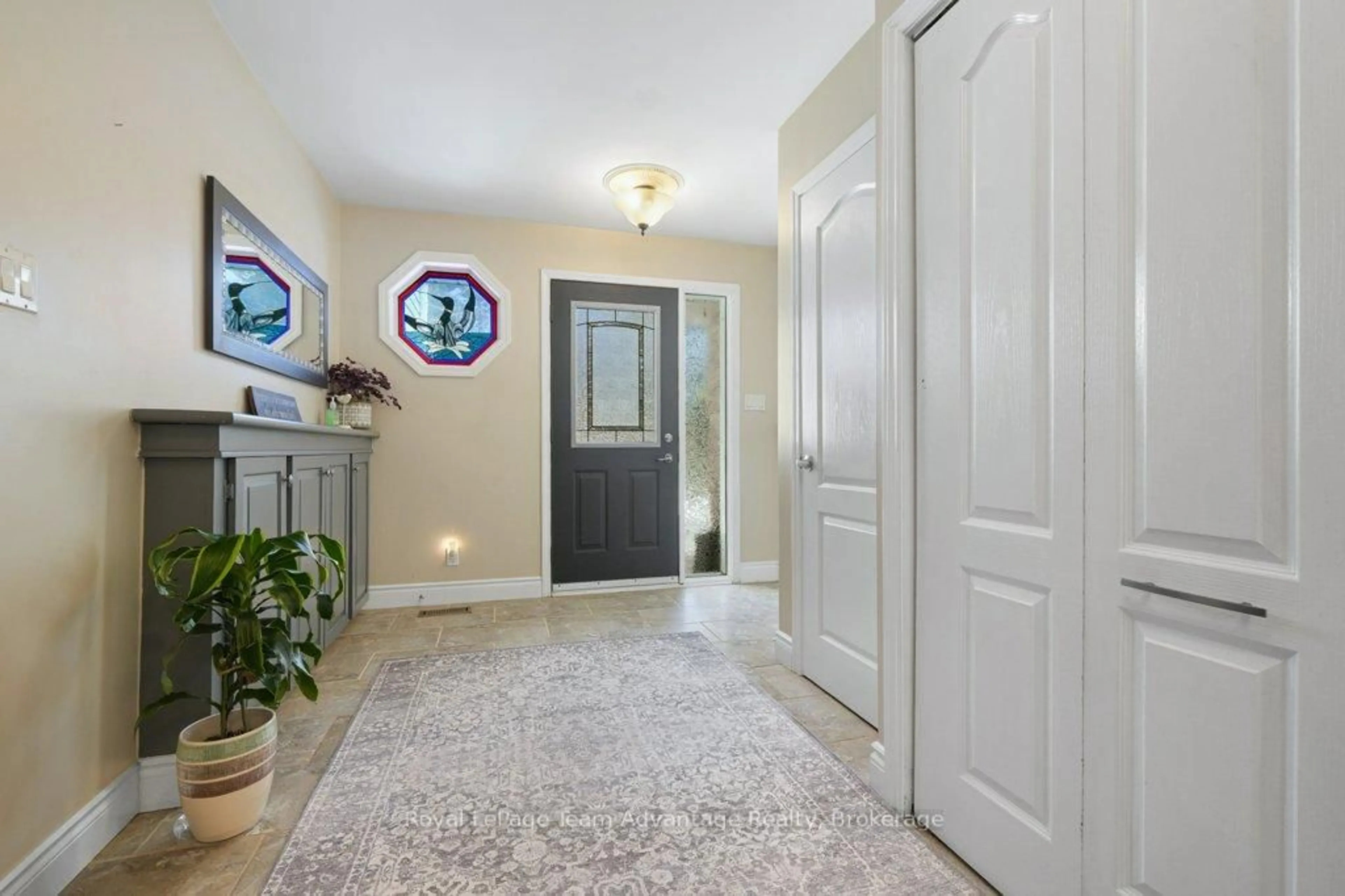 Indoor entryway for 1 Big Sound Rd, McDougall Ontario P0G 1G0