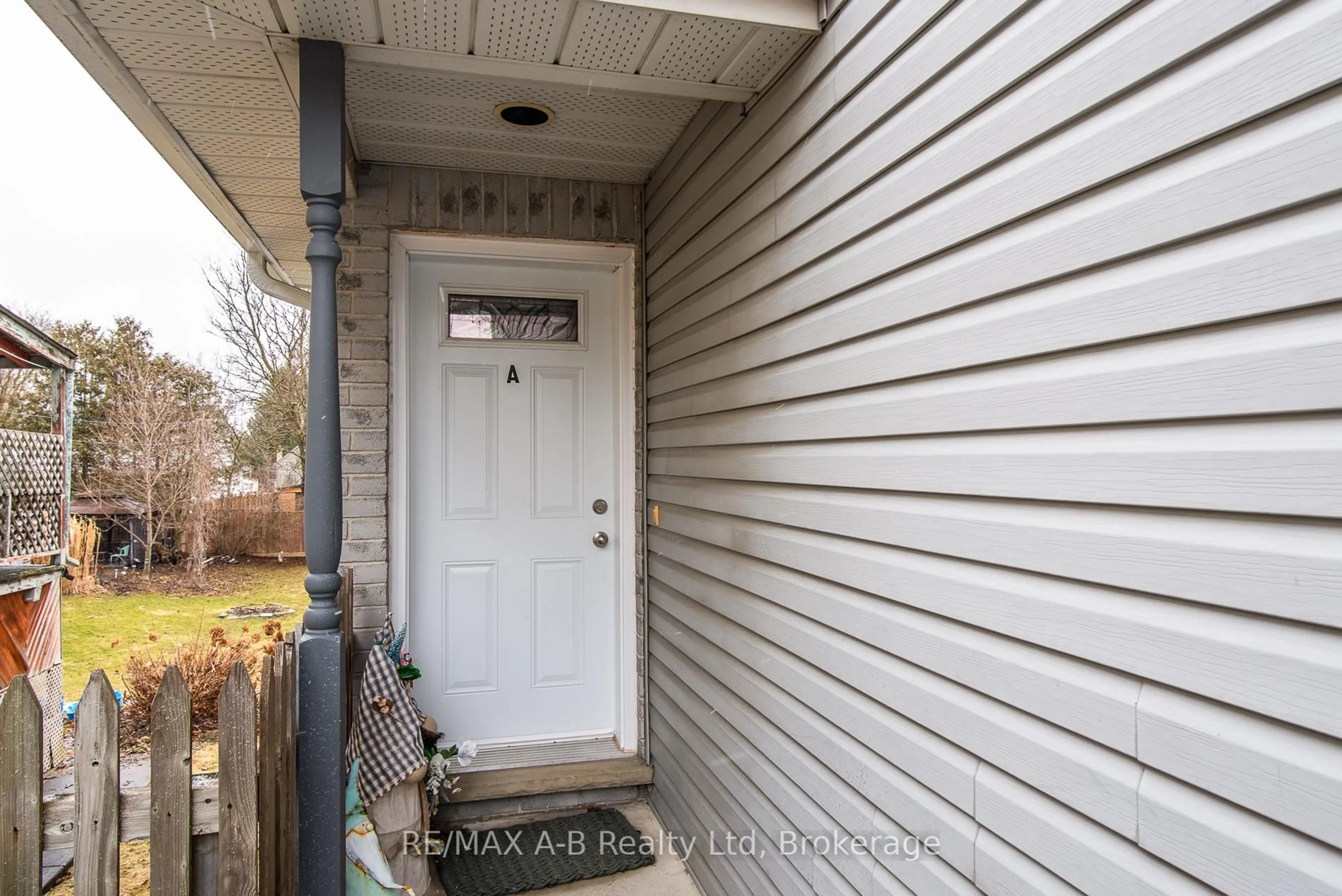 Indoor entryway for 209 Jacob St, Wilmot Ontario N3A 1C5