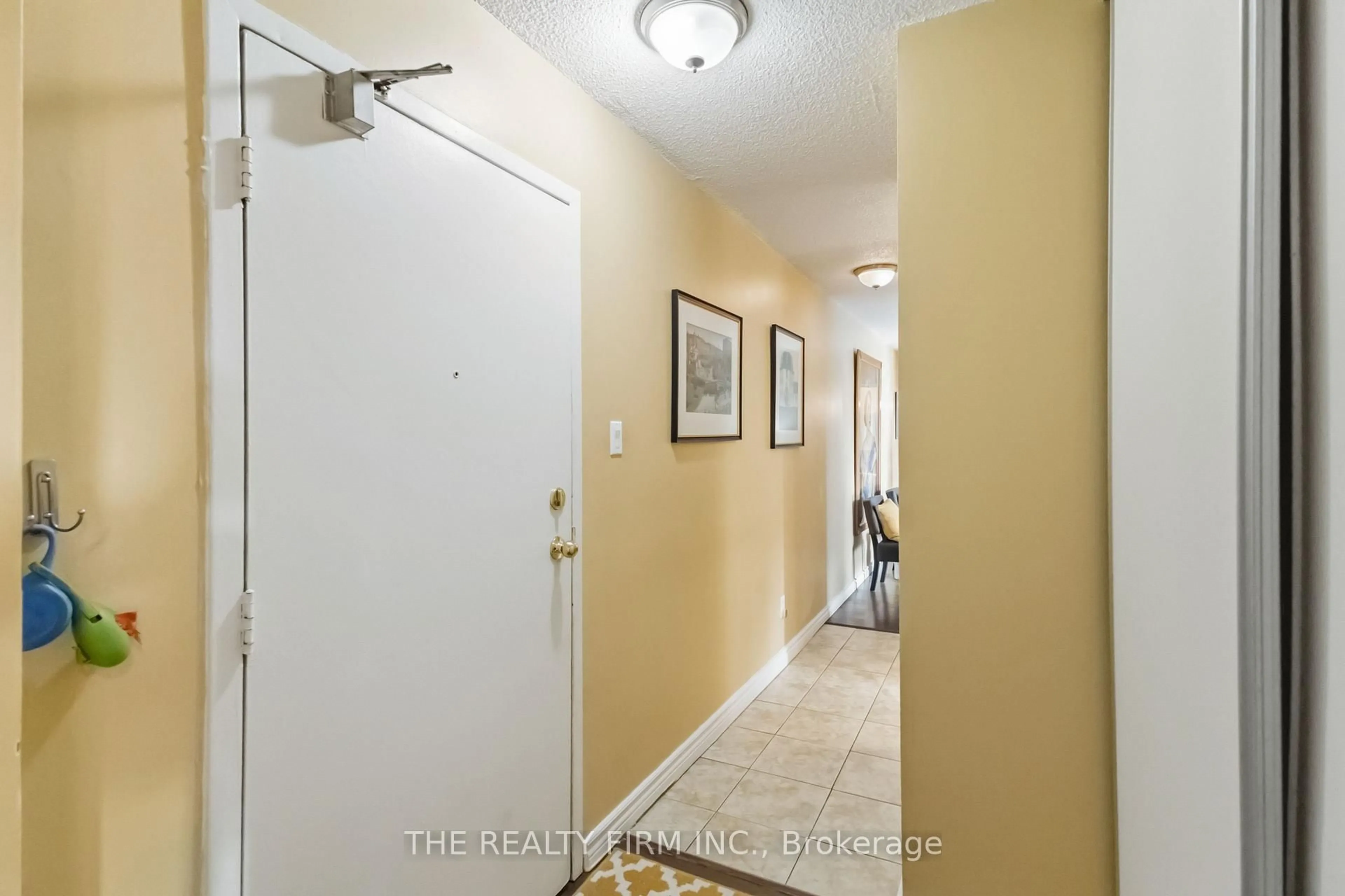 Indoor entryway for 1103 Jalna Blvd #309, London South Ontario N6E 2W8