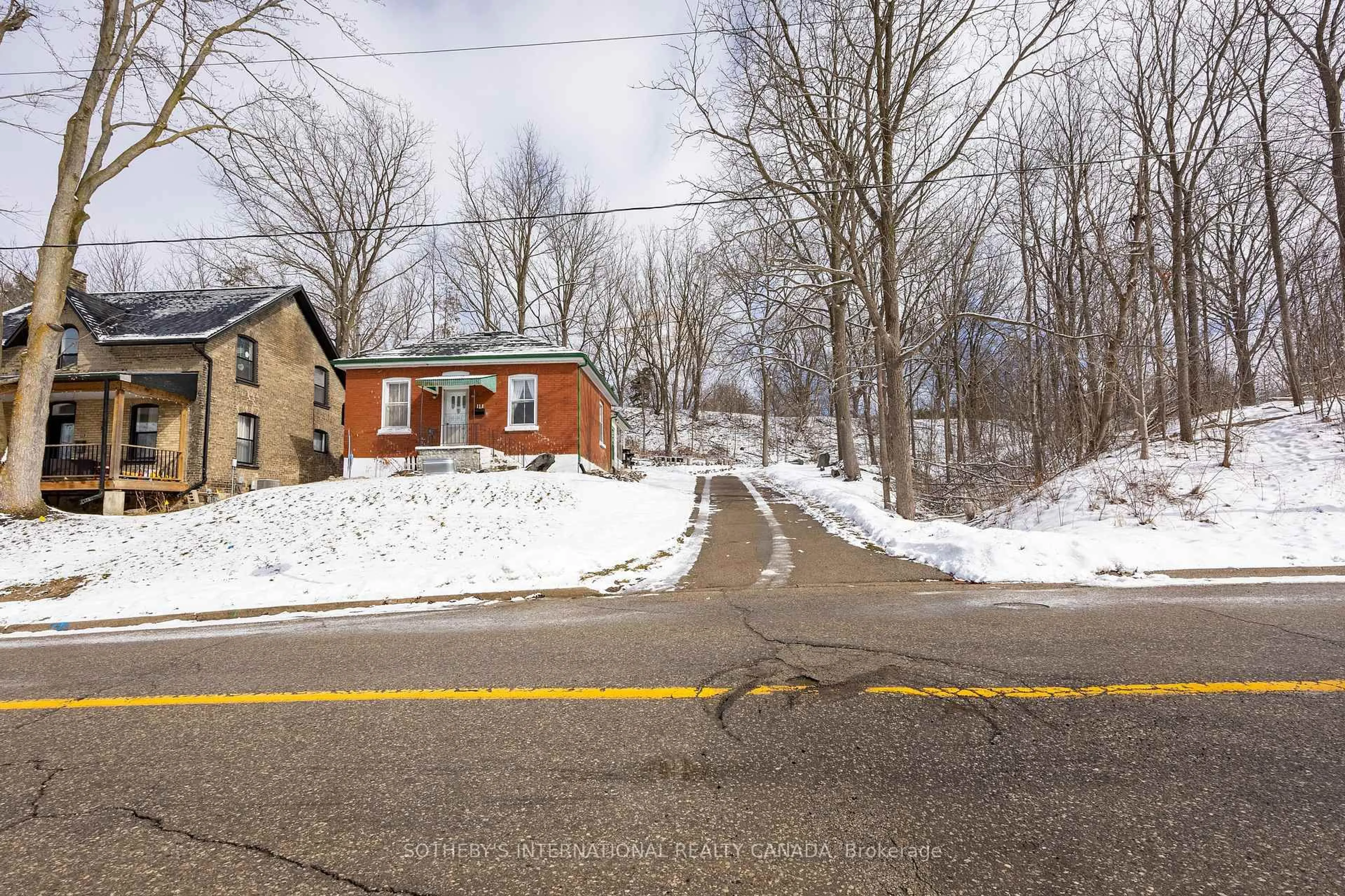 Blurry image for 111 Broadway St, Brant Ontario N3L 2Z4