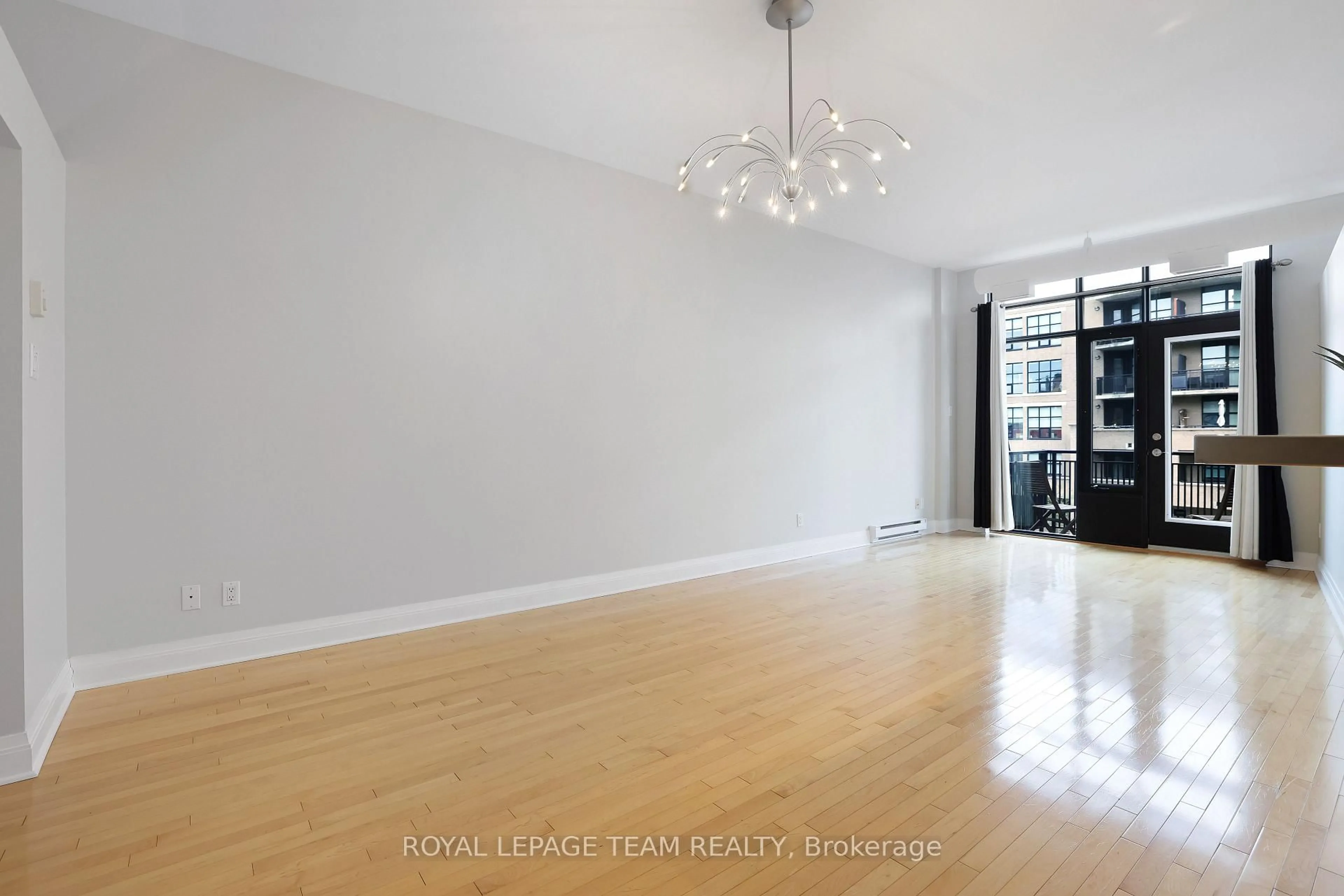 A pic of a room for 300 Powell Ave #203, Ottawa Ontario K1S 5T3