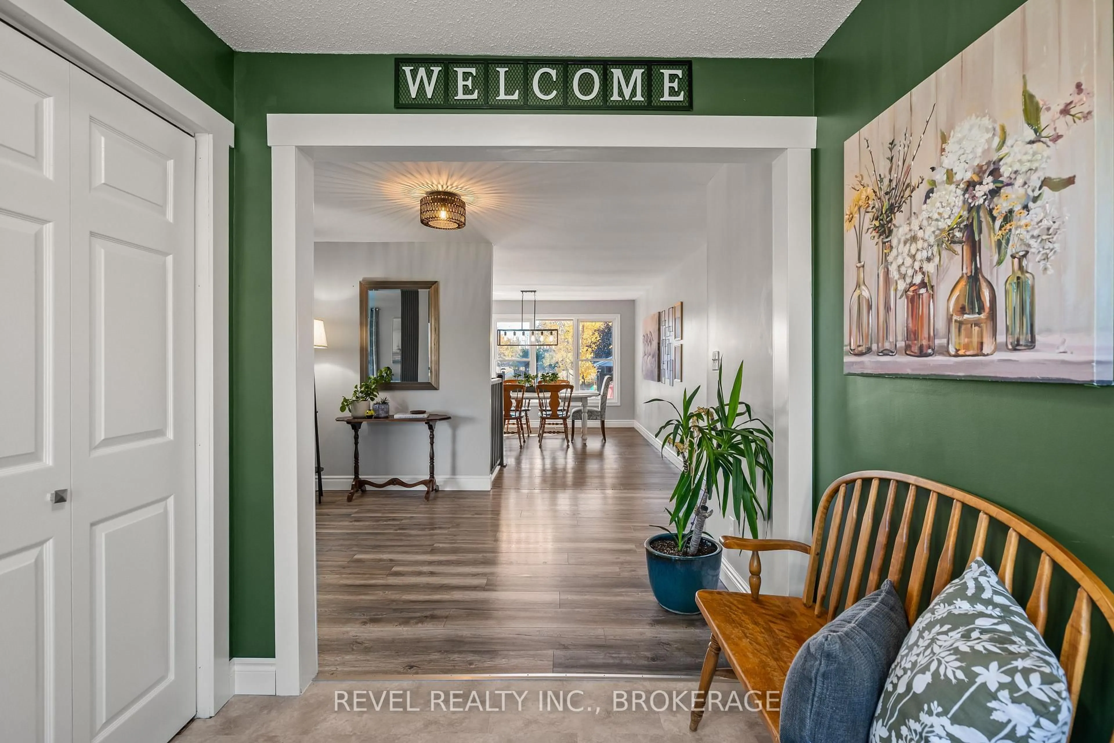 Indoor entryway for 2089 Sunbury Rd, Inverary Ontario K0H 1X0