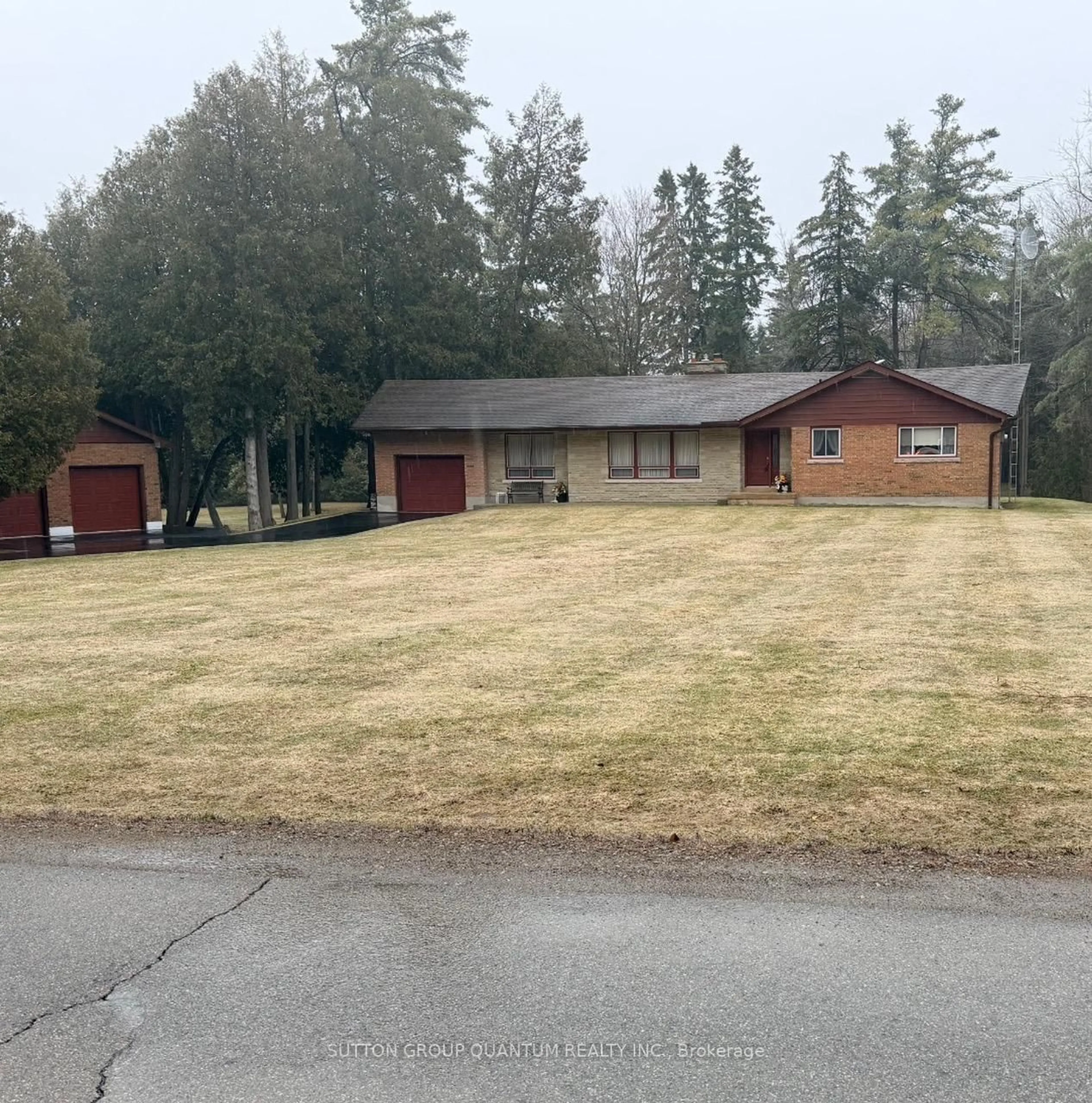 A pic from outside/outdoor area/front of a property/back of a property/a pic from drone, street for 506 11th Concession Rd, Hamilton Ontario L8B 1J1