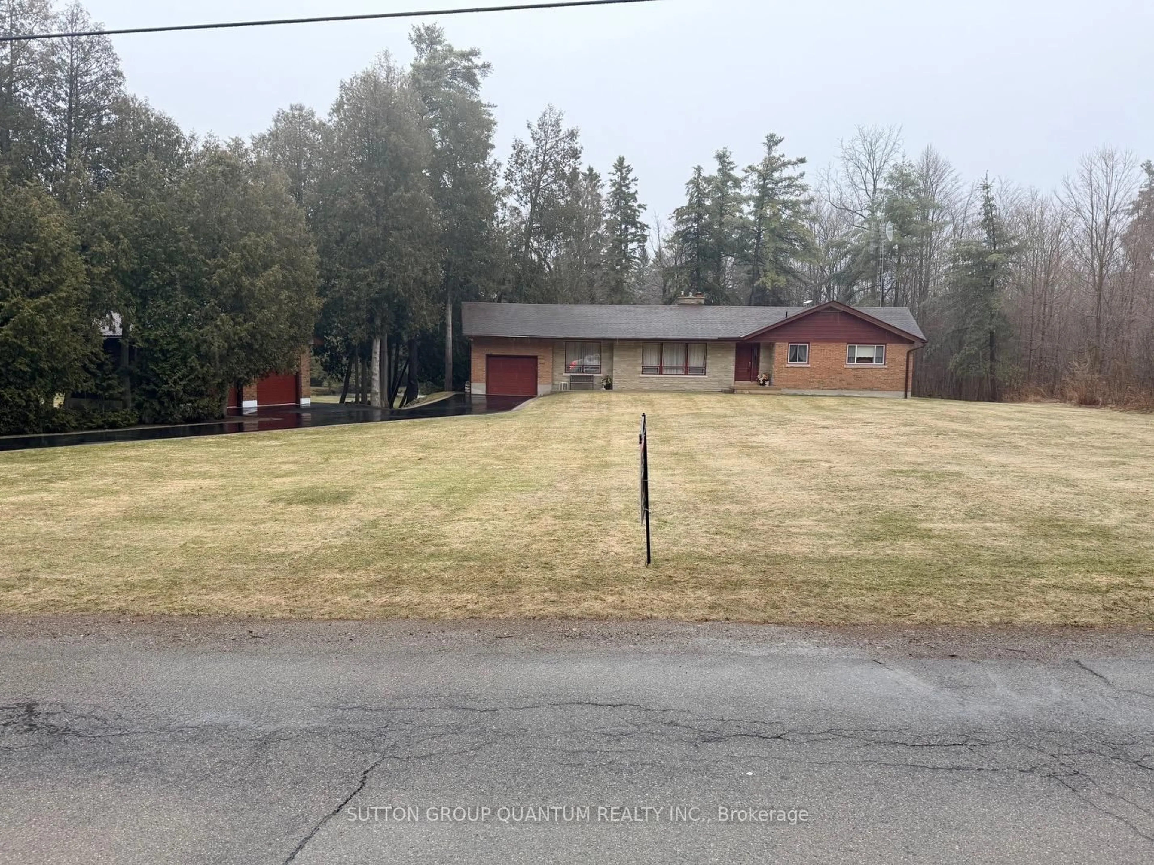 A pic from outside/outdoor area/front of a property/back of a property/a pic from drone, unknown for 506 11th Concession Rd, Hamilton Ontario L8B 1J1