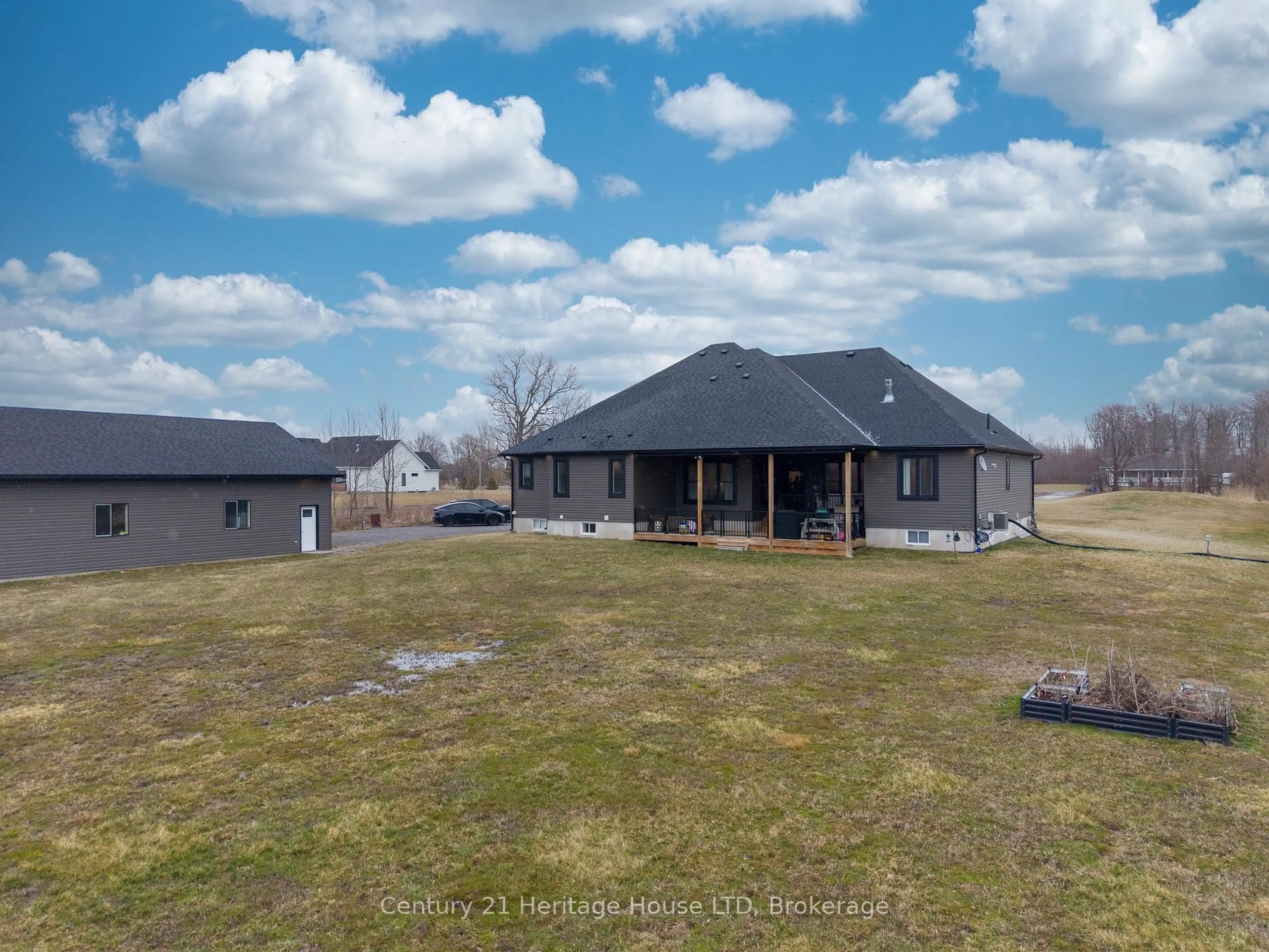 A pic from outside/outdoor area/front of a property/back of a property/a pic from drone, water/lake/river/ocean view for 856 Lorraine Rd, Port Colborne Ontario L3K 5V5