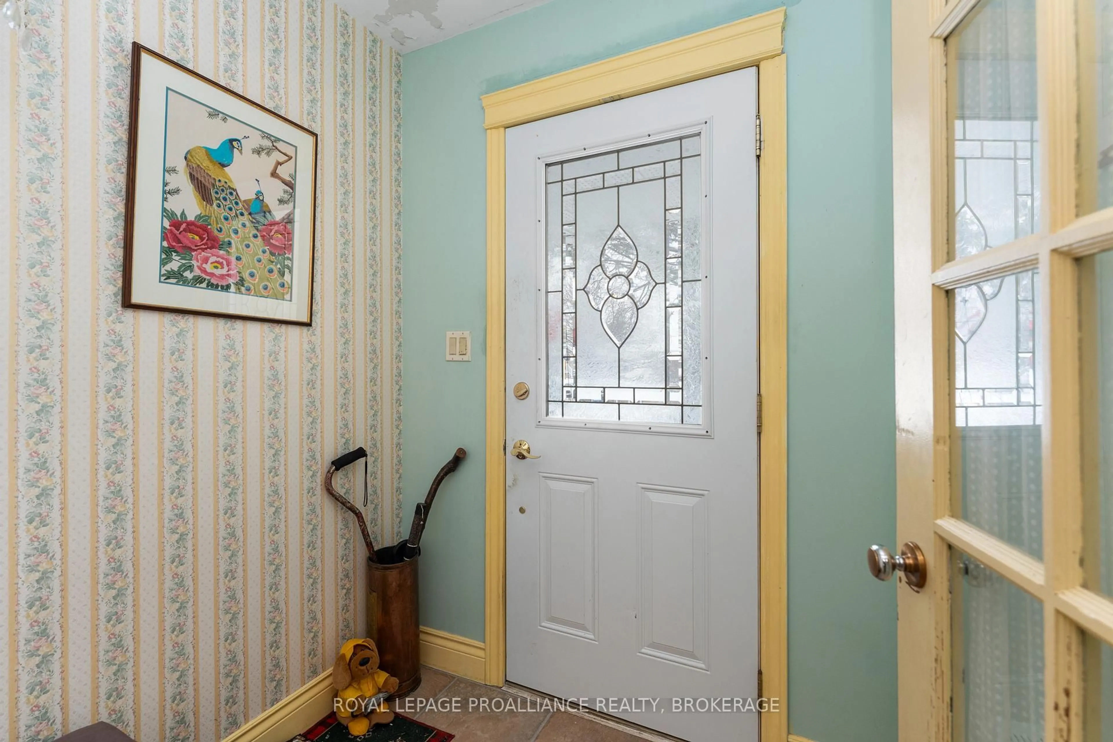 Indoor entryway for 81 Robert Wallace Dr, Kingston Ontario K7M 1X9