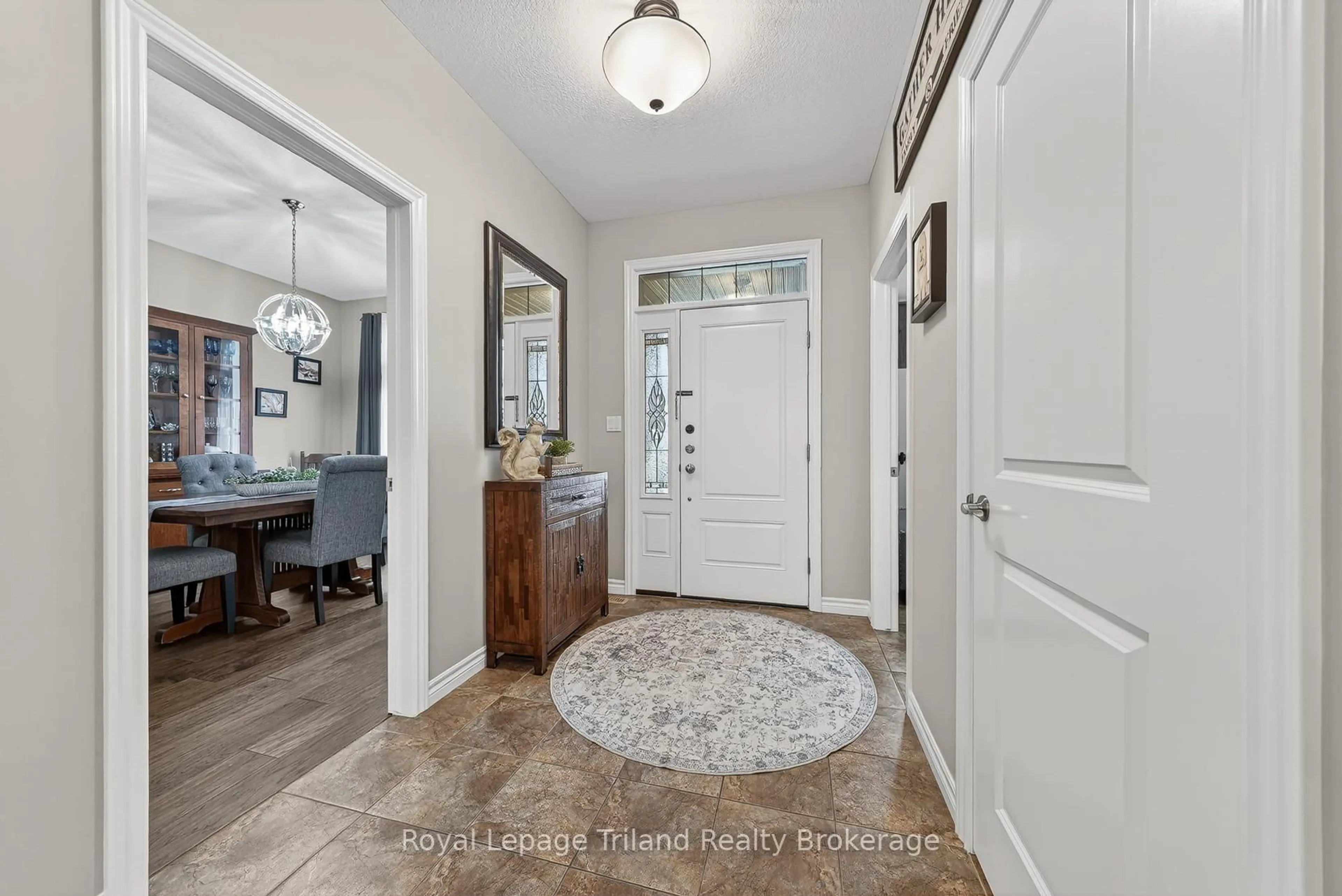 Indoor entryway for 46 Colin Ave, Tillsonburg Ontario N4G 0E5