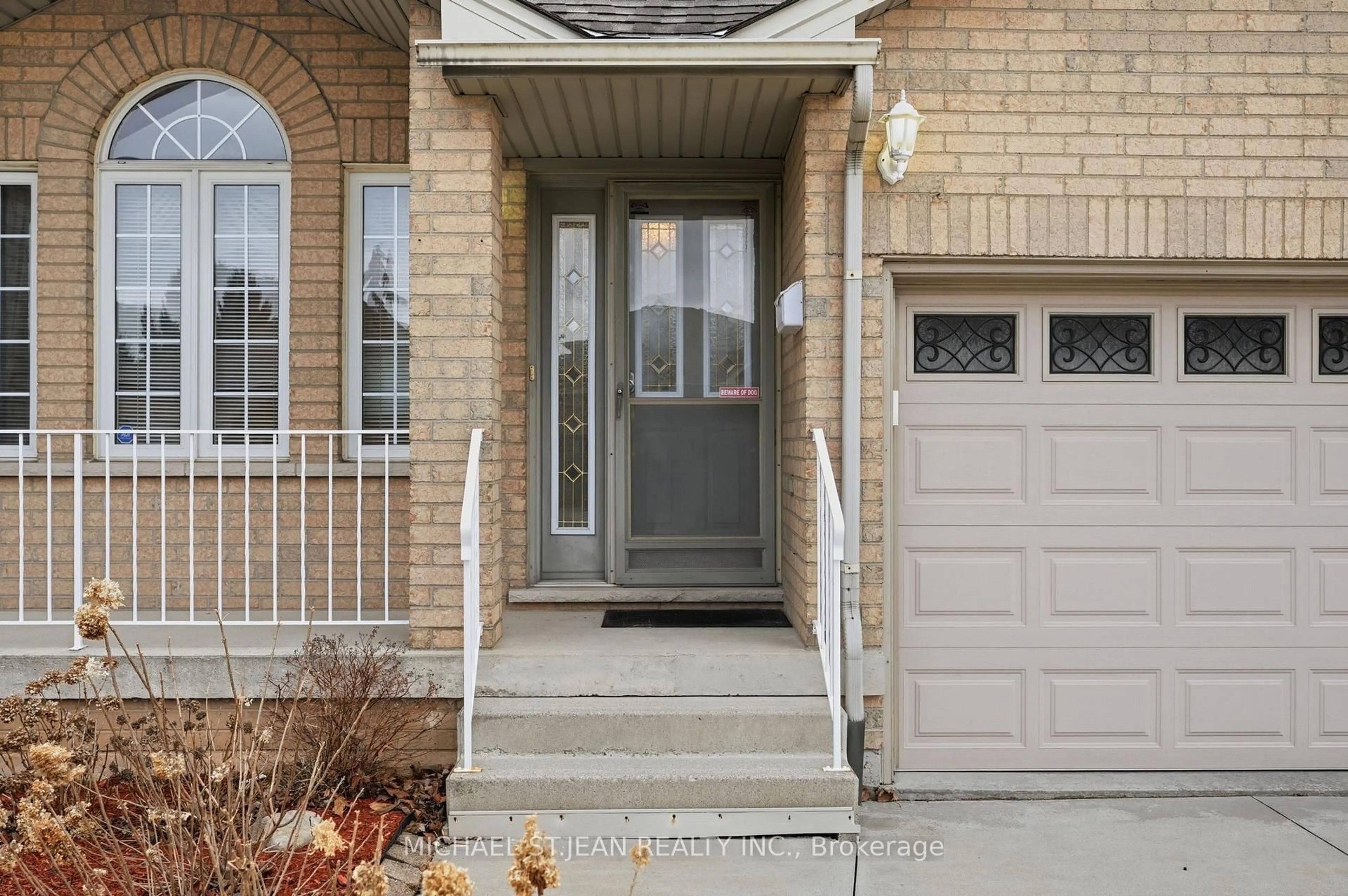 Indoor entryway for 58 Byng St, Hamilton Ontario L9B 2G1