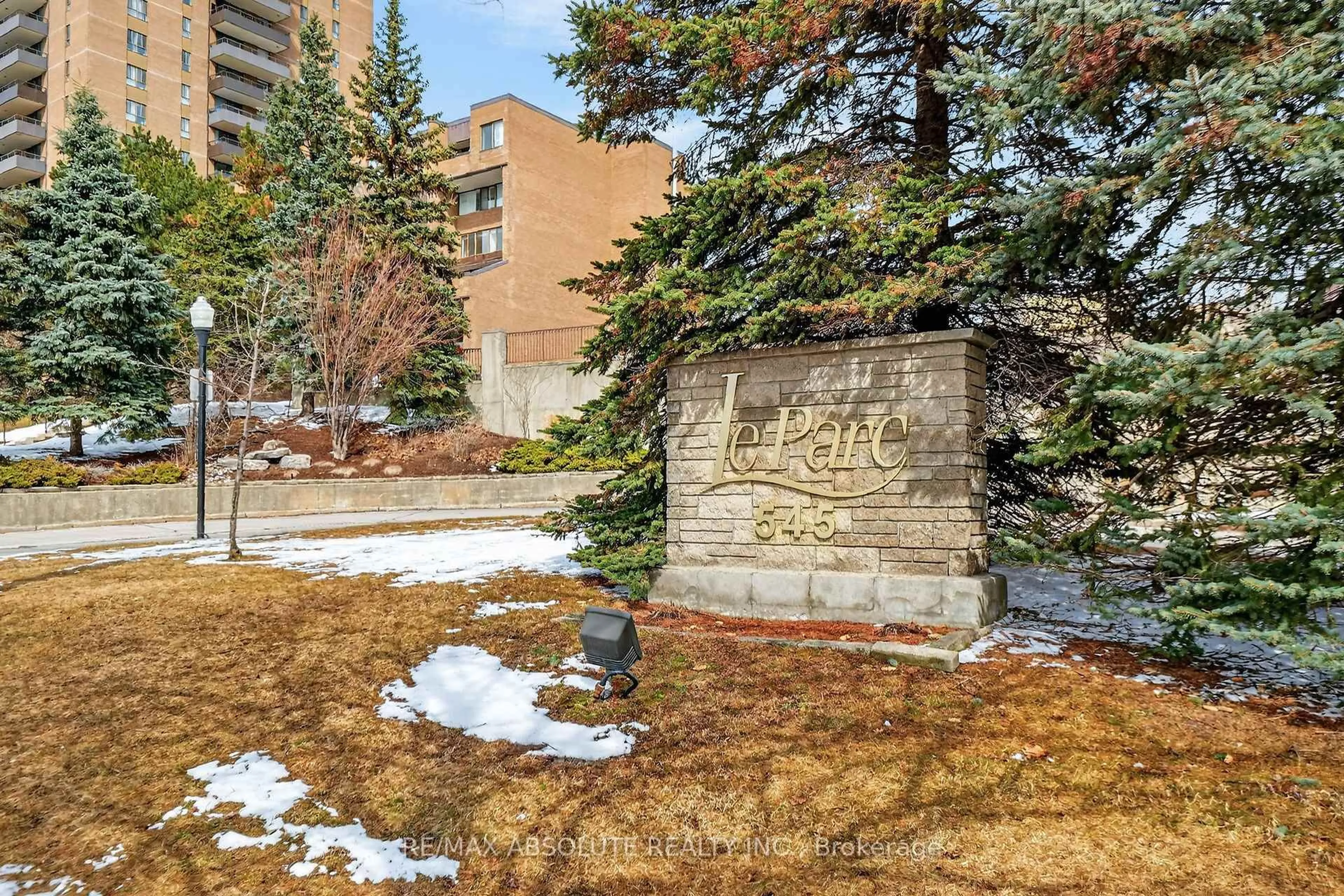 Patio, unknown for 545 St Laurent Blvd #806, Ottawa Ontario K1K 4H9