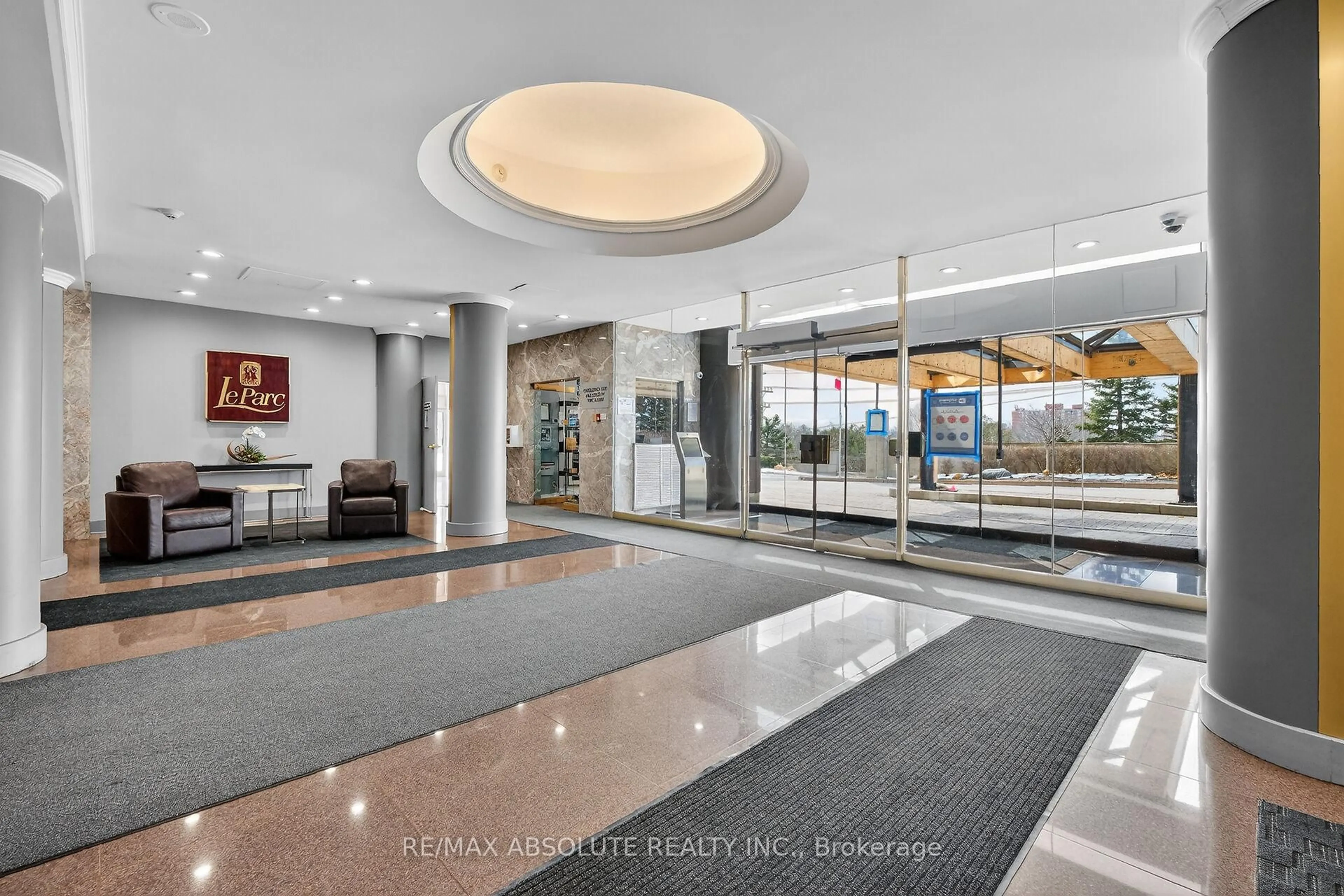 Lobby for 545 St Laurent Blvd #806, Ottawa Ontario K1K 4H9