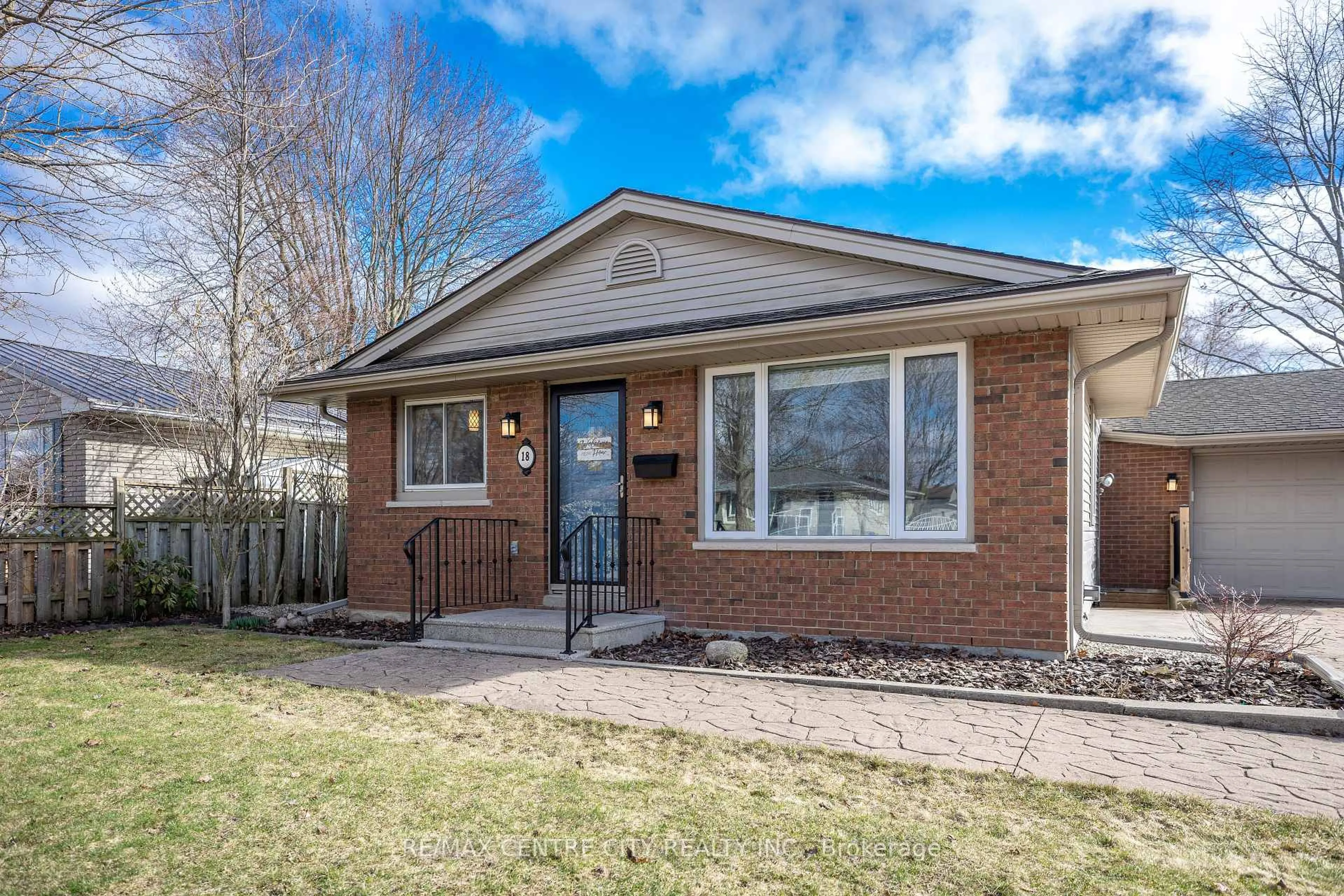 Home with brick exterior material, street for 18 HIGHVIEW Dr, St. Thomas Ontario N5R 5E8