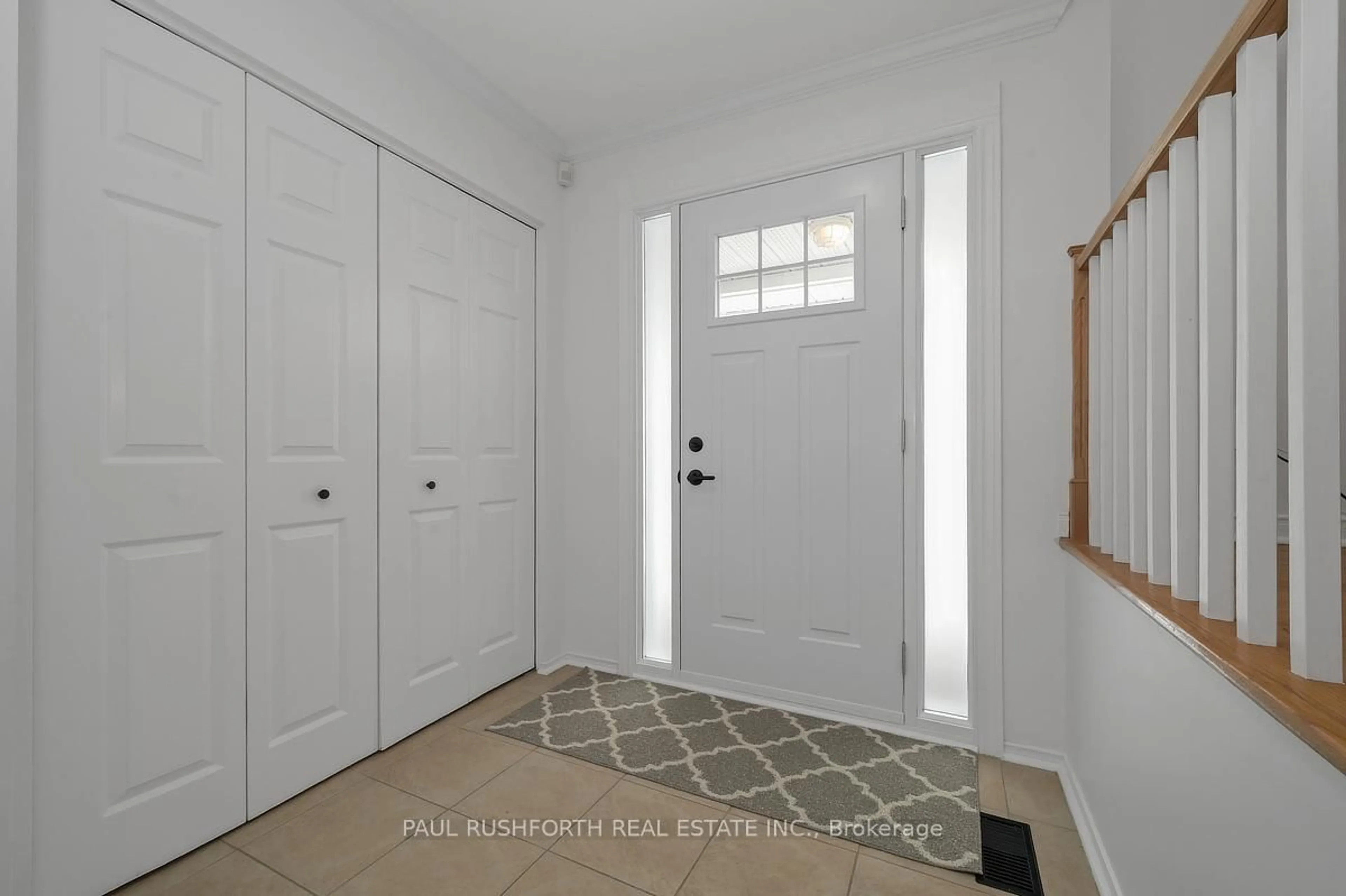 Indoor entryway for 34 Beverly St, Ottawa Ontario K2S 0S2