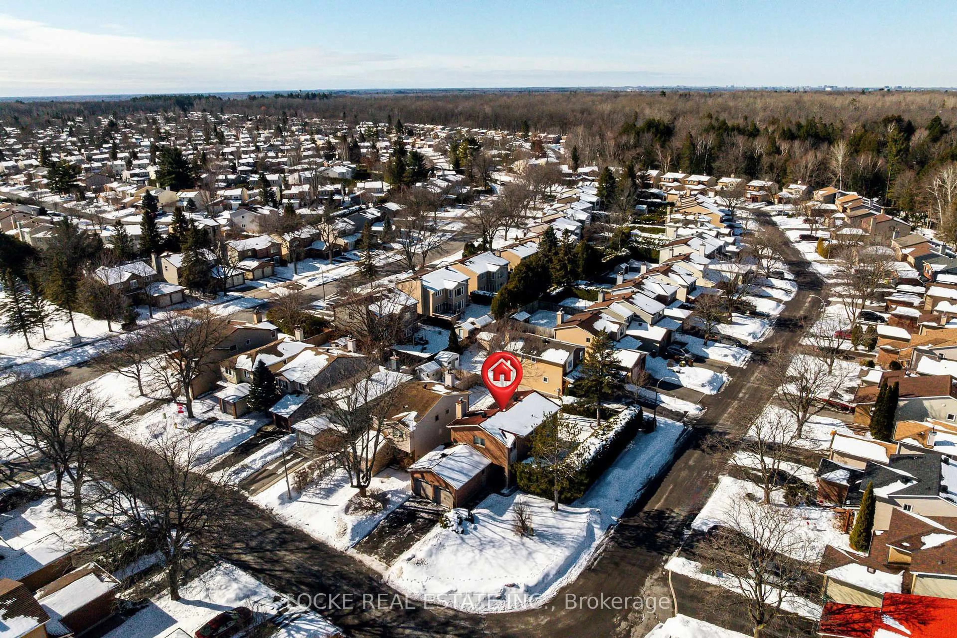 A pic from outside/outdoor area/front of a property/back of a property/a pic from drone, street for 6096 Meadowhill Cres, Orleans Ontario K1C 5R8