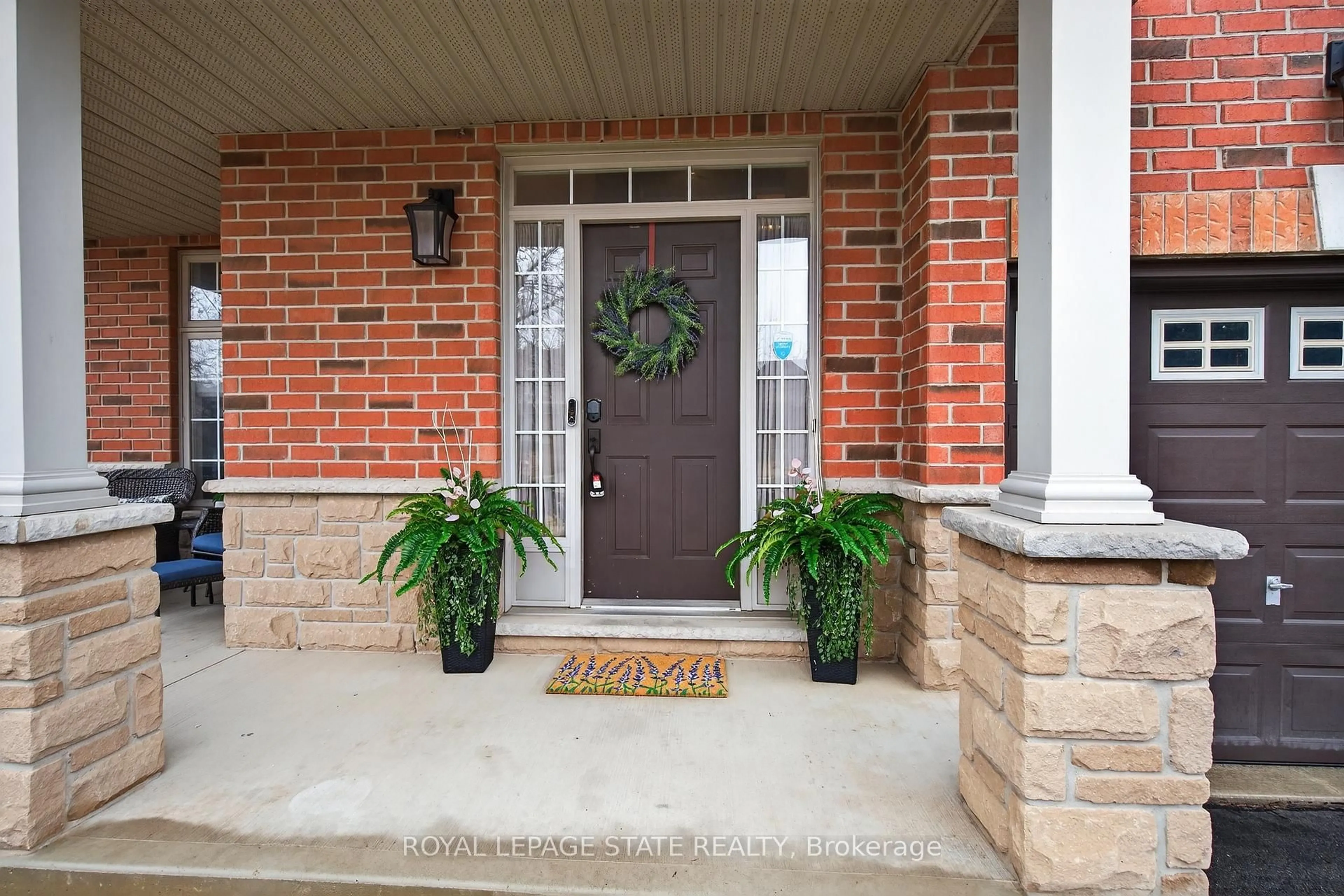 Indoor entryway for 20 Gristmill Pl, Hamilton Ontario L9G 5C9