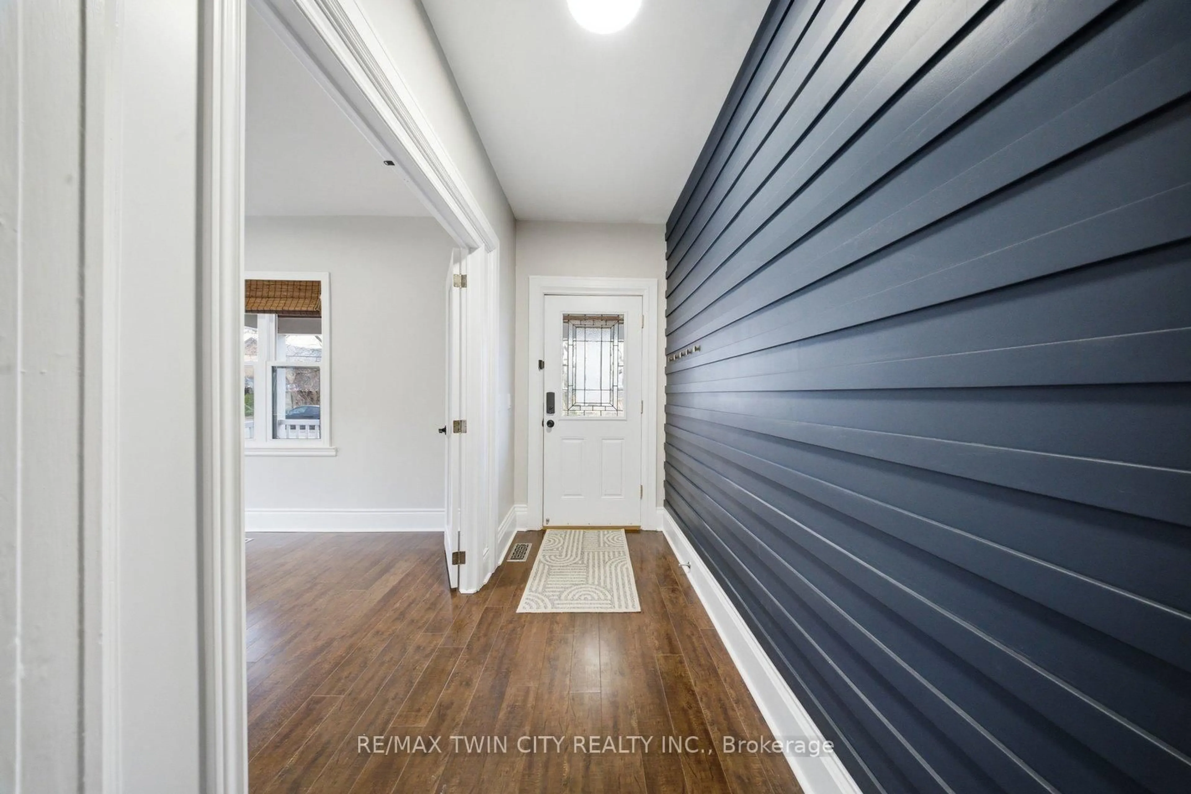 Indoor entryway for 188 Grand River Ave, Brantford Ontario N3T 4X9