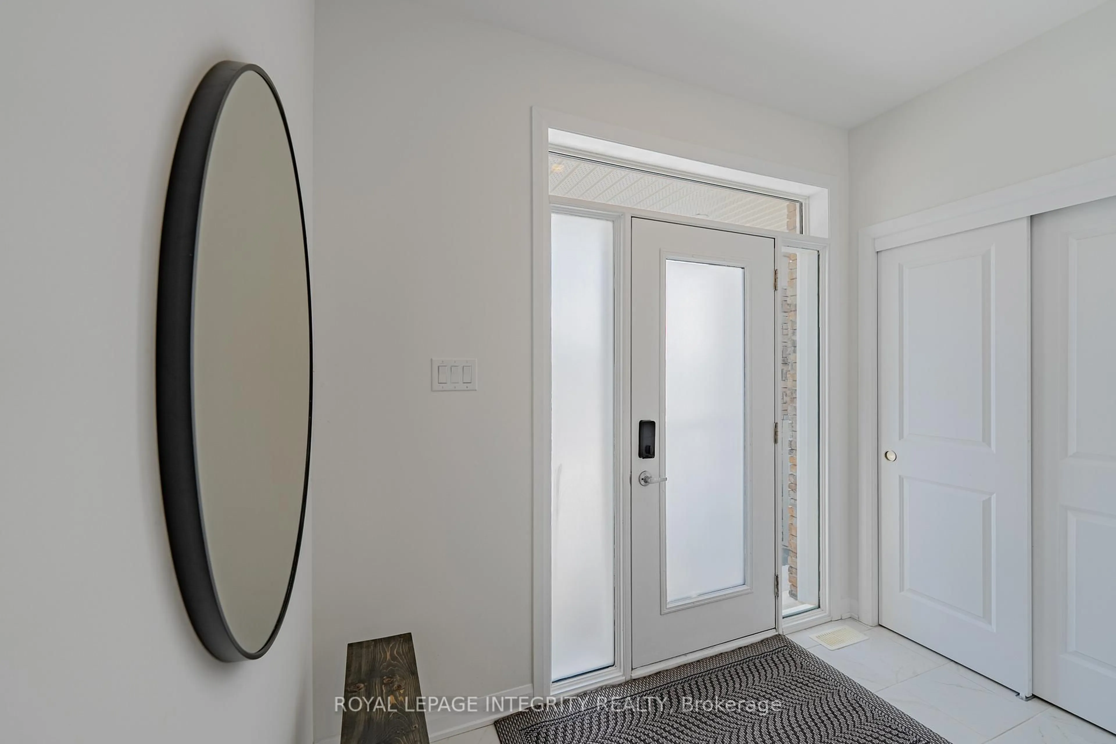 Indoor entryway for 1027 PARABOLICA Way, Ottawa Ontario K2T 0R1