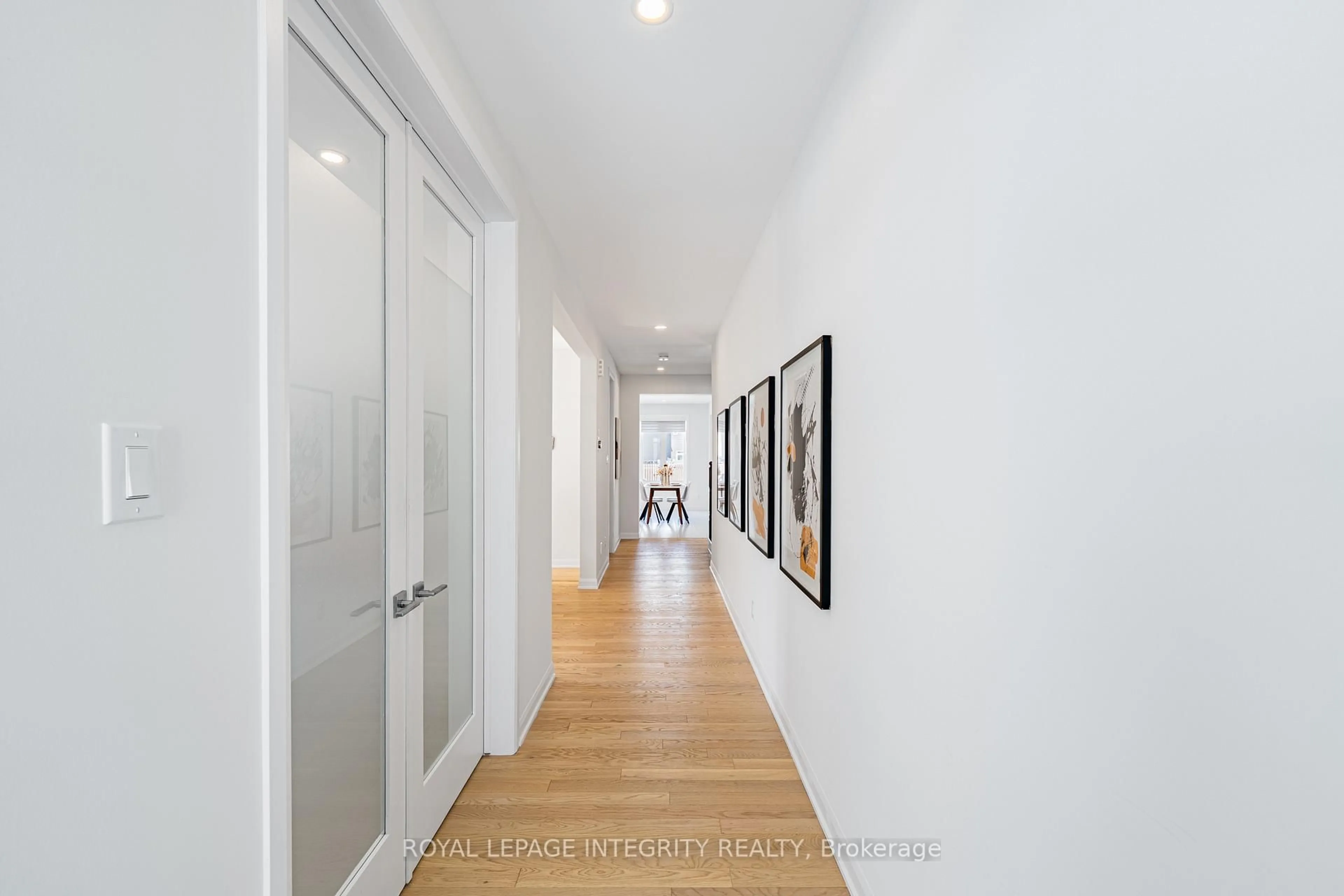Indoor foyer for 1027 PARABOLICA Way, Ottawa Ontario K2T 0R1