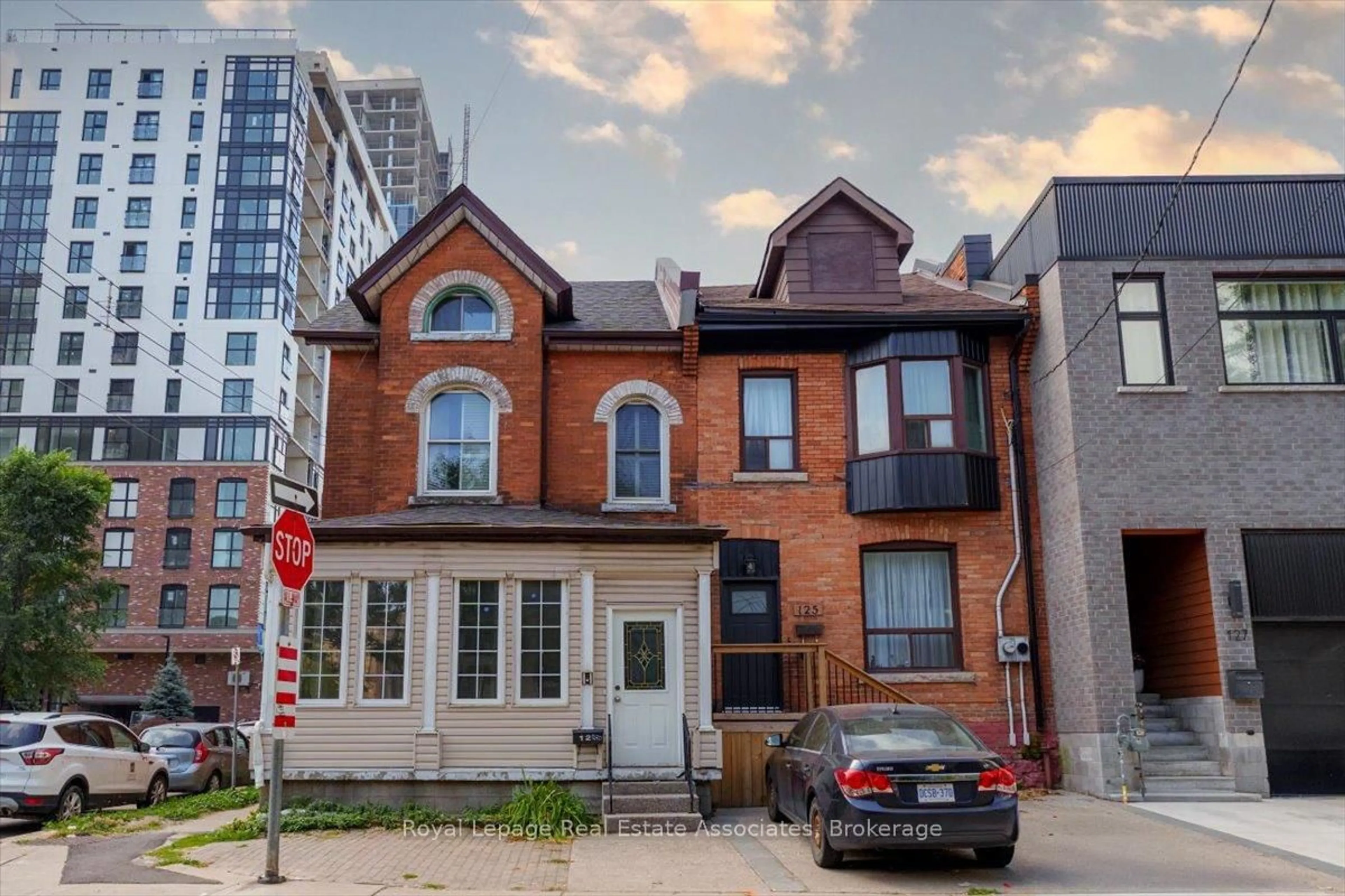 Home with brick exterior material, street for 123 Market St, Hamilton Ontario L8R 1N7