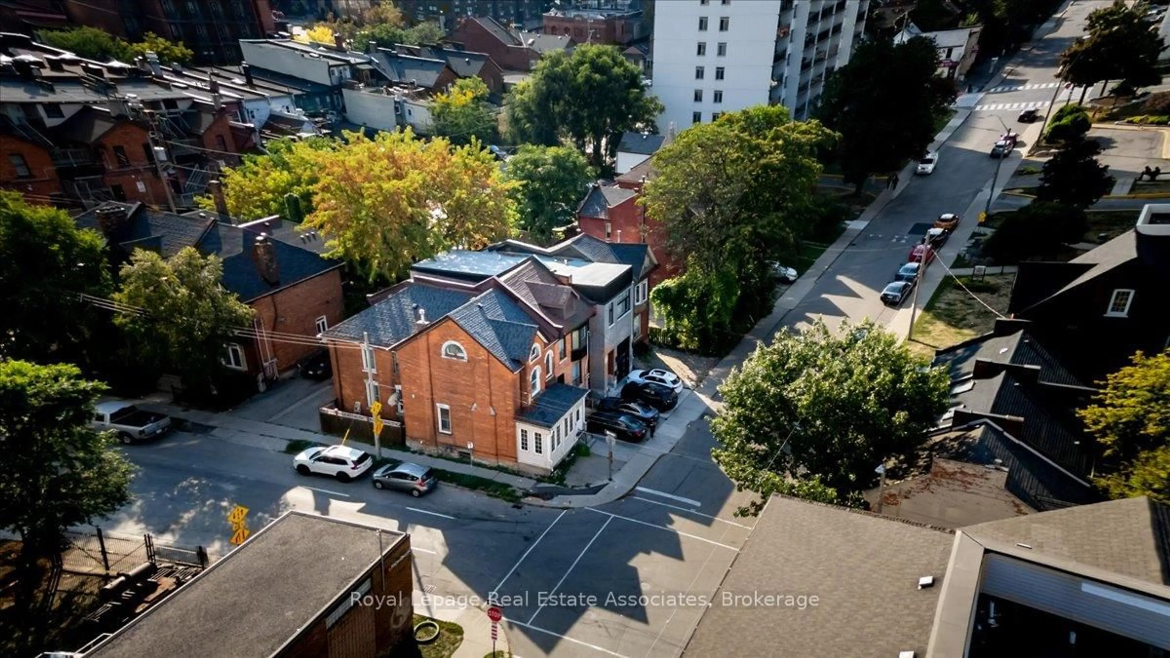 A pic from outside/outdoor area/front of a property/back of a property/a pic from drone, city buildings view from balcony for 123 Market St, Hamilton Ontario L8R 1N7