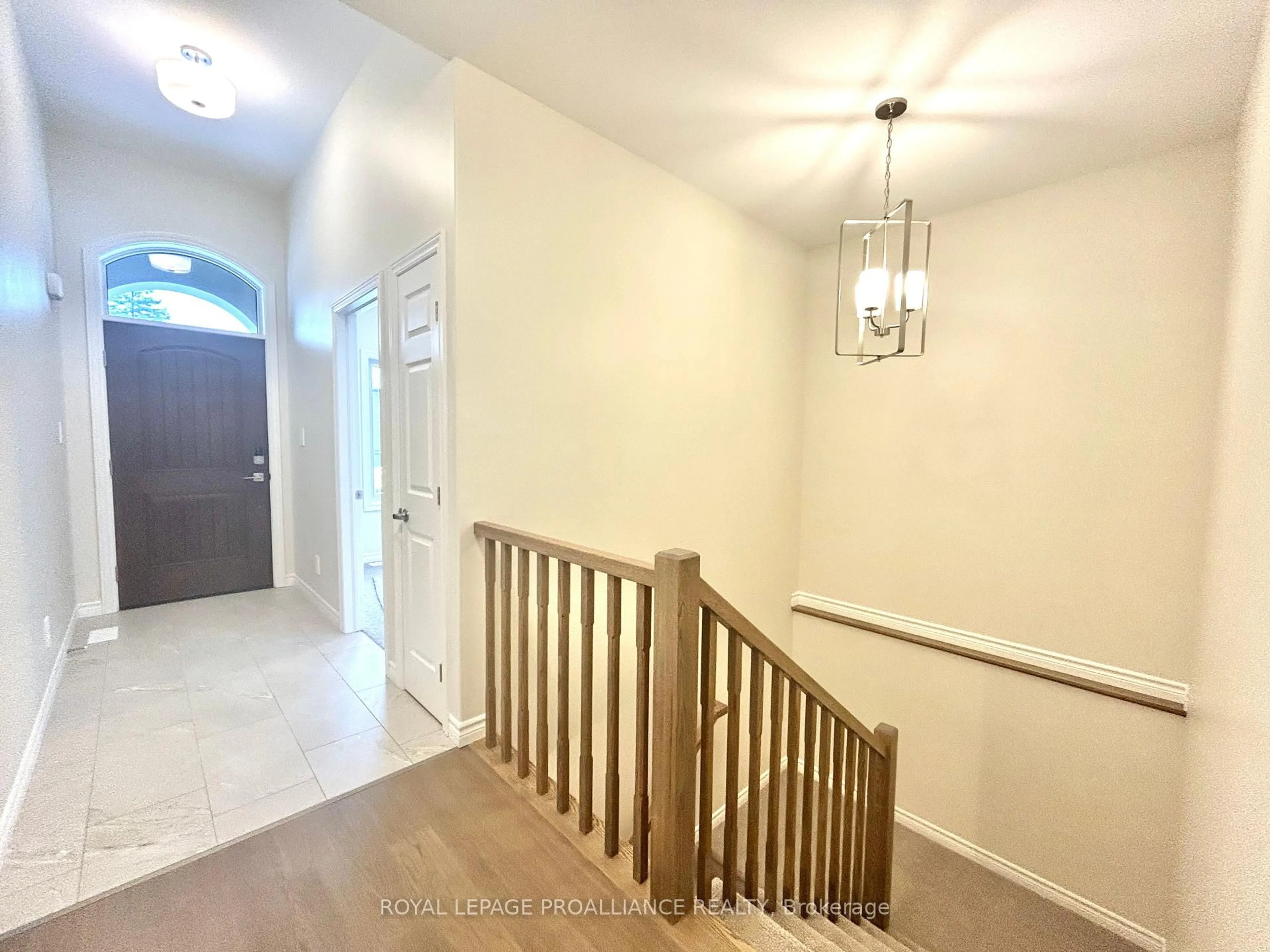 Indoor entryway for 99 Cloverleaf Dr #20, Belleville Ontario K8N 4Z5