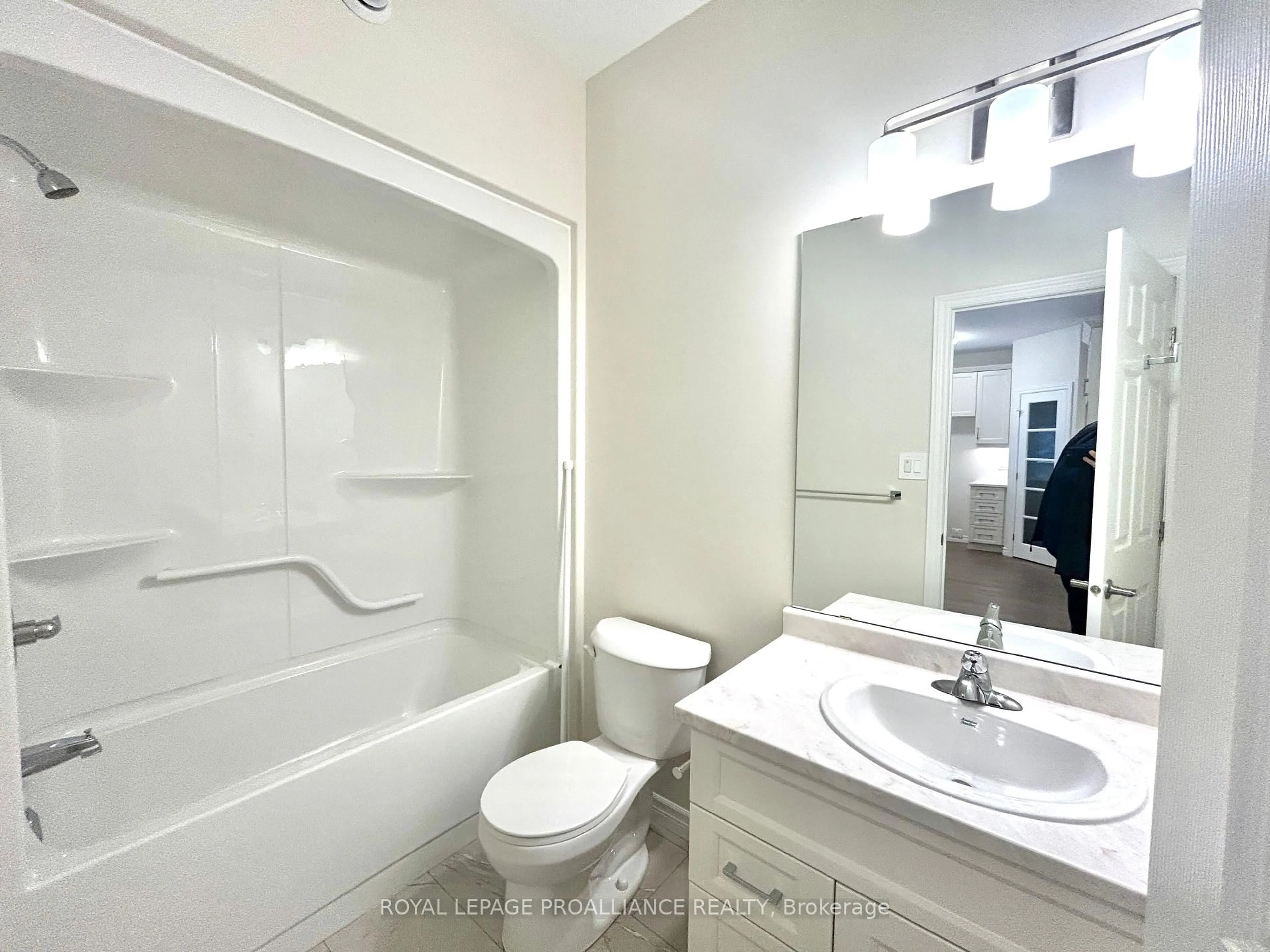 Standard bathroom, unknown for 99 Cloverleaf Dr #20, Belleville Ontario K8N 4Z5