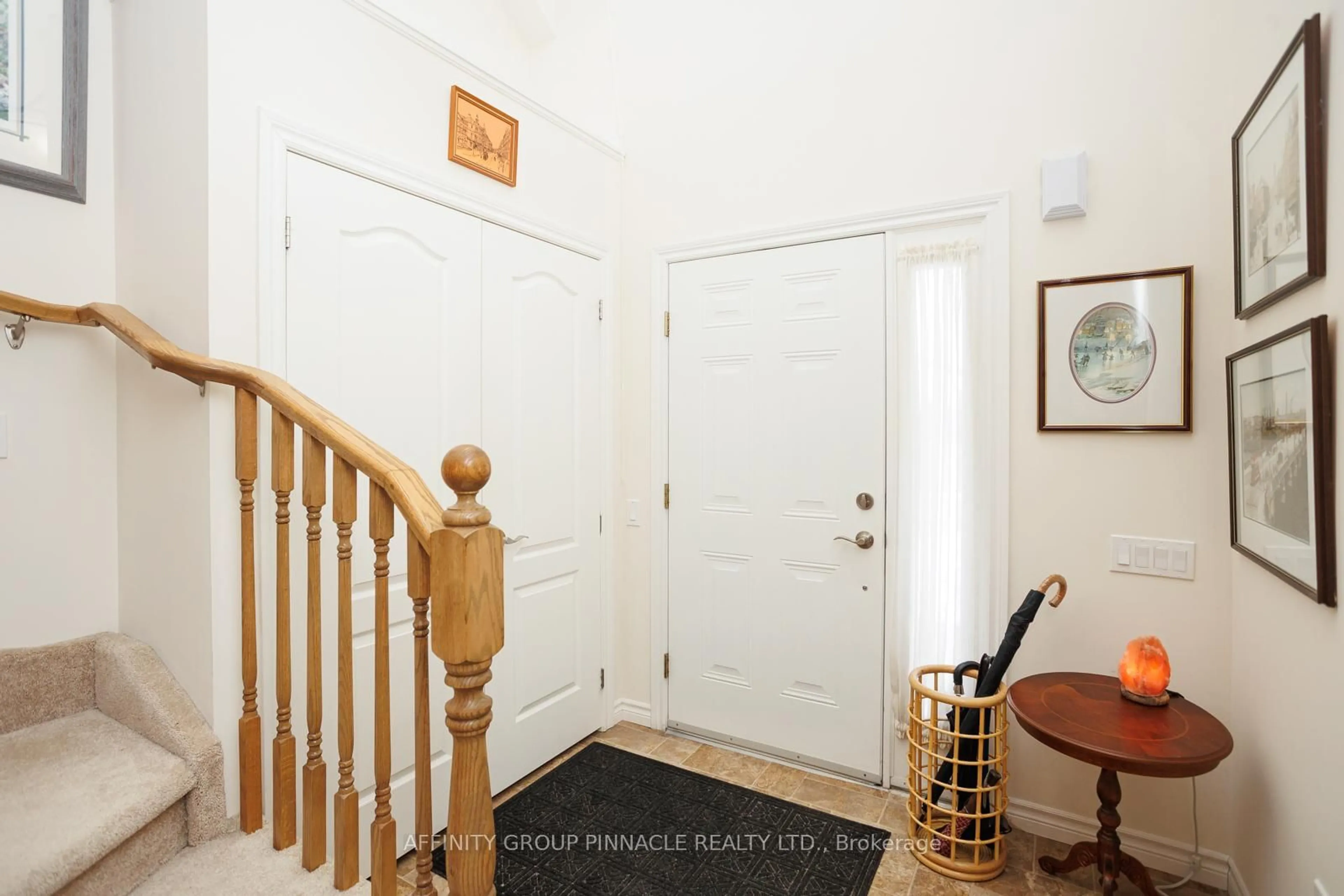Indoor entryway for 33 Green Arbour Way, Kawartha Lakes Ontario K9V 0E7