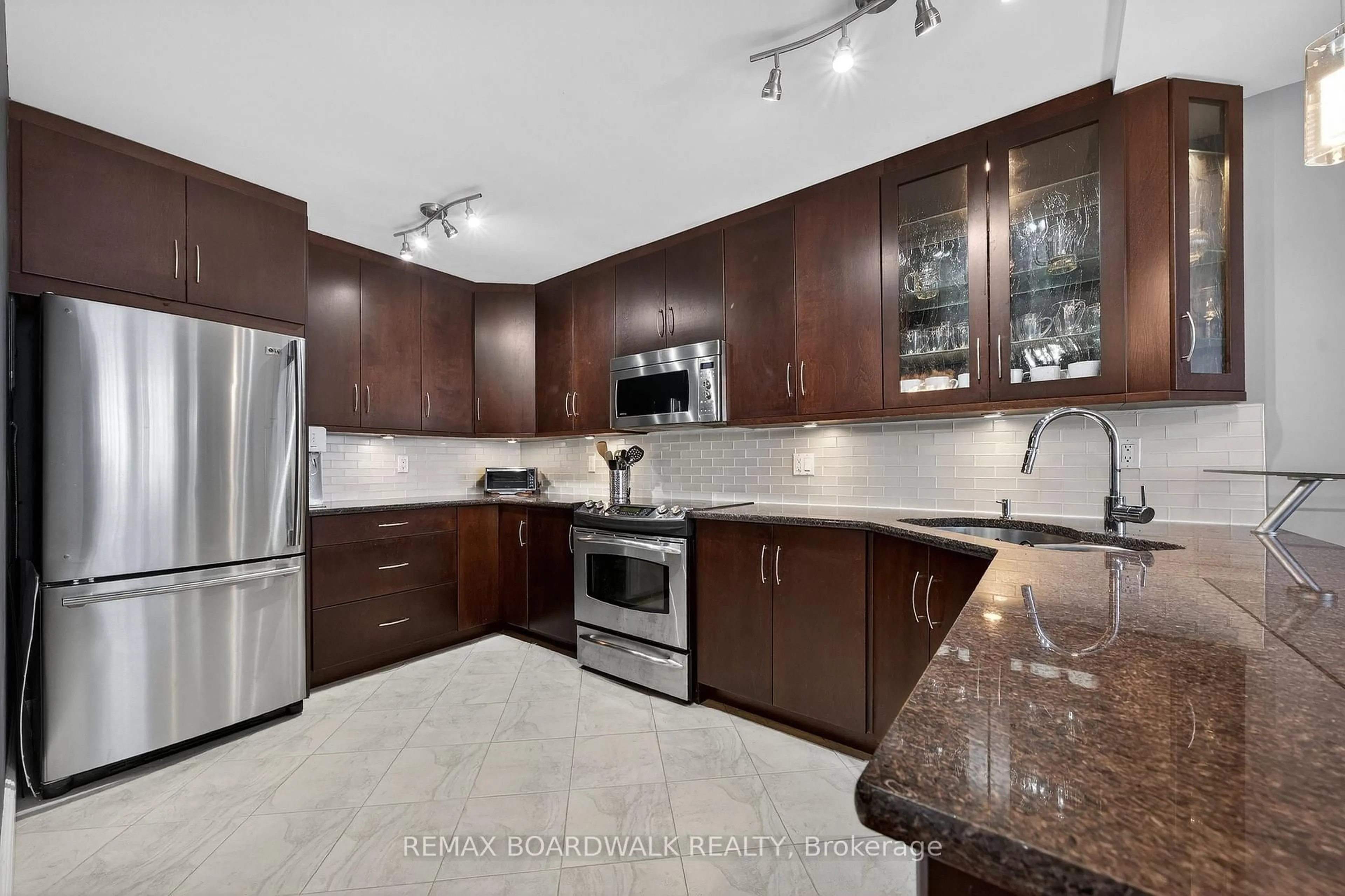 Unknown for 1785 Frobisher Lane #704, Ottawa Ontario K1G 3T7