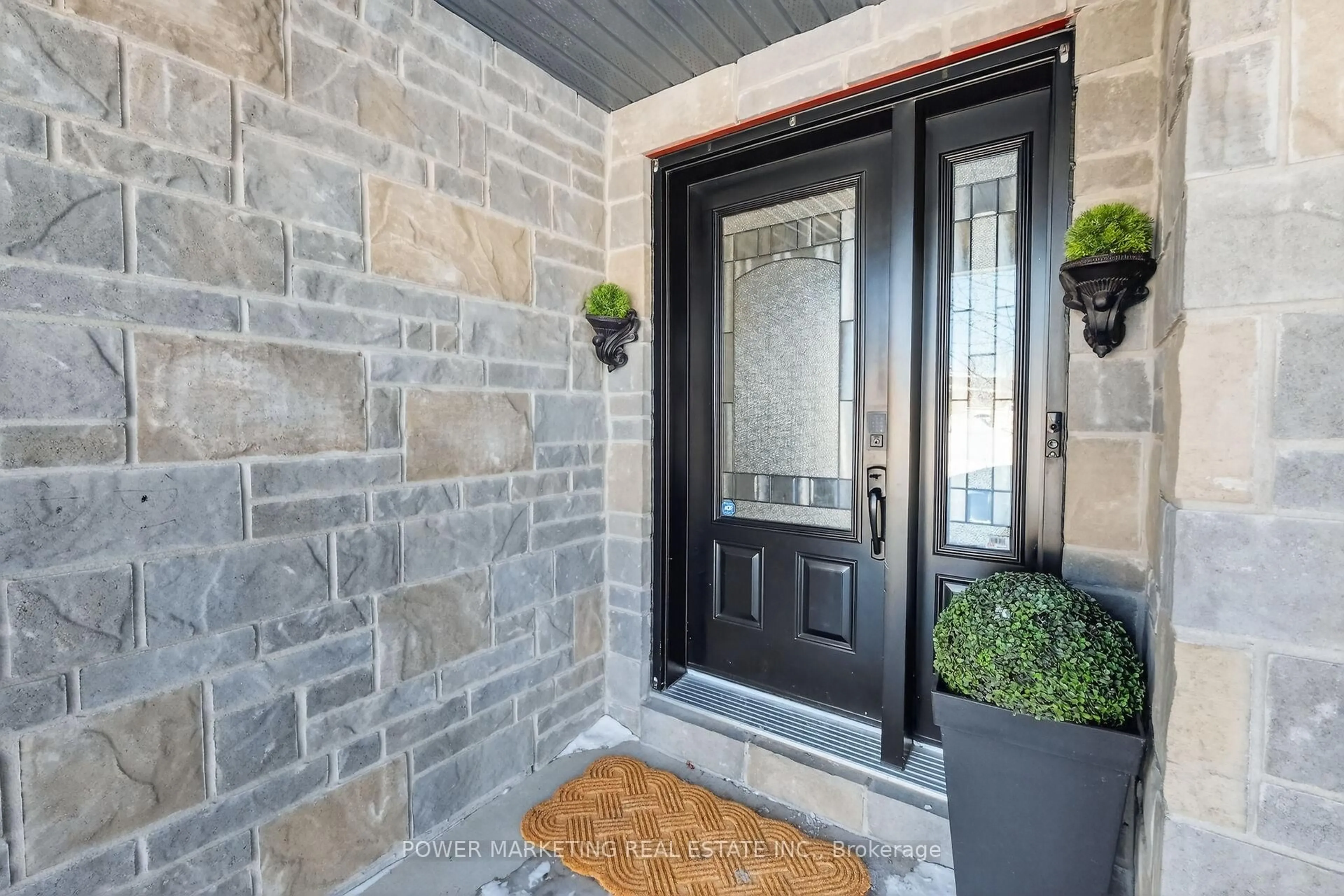 Indoor entryway for 483 RUBY St, Clarence-Rockland Ontario K4K 0H5