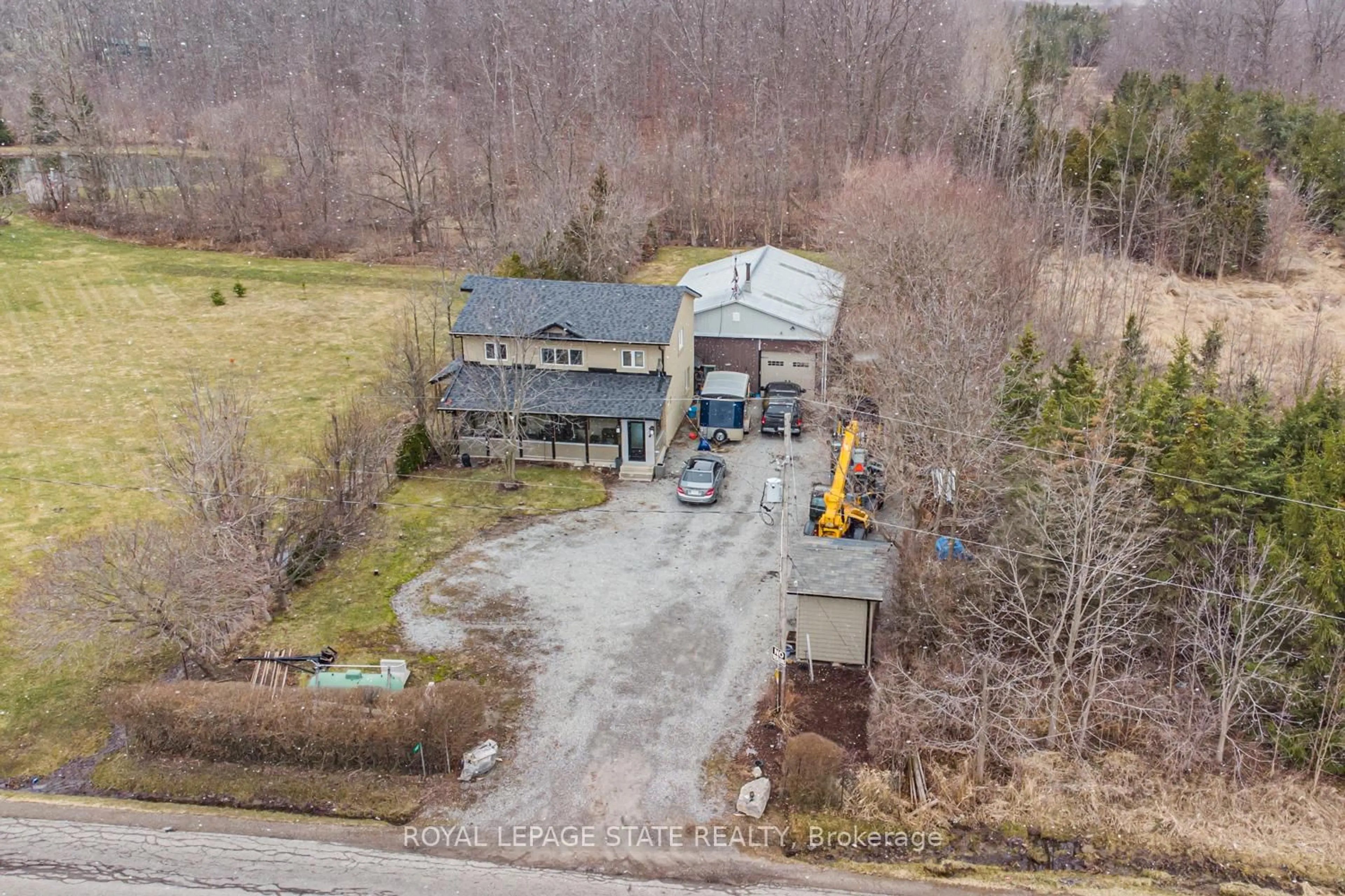 A pic from outside/outdoor area/front of a property/back of a property/a pic from drone, building for 443 Eleventh Rd, Hamilton Ontario L8J 3N4
