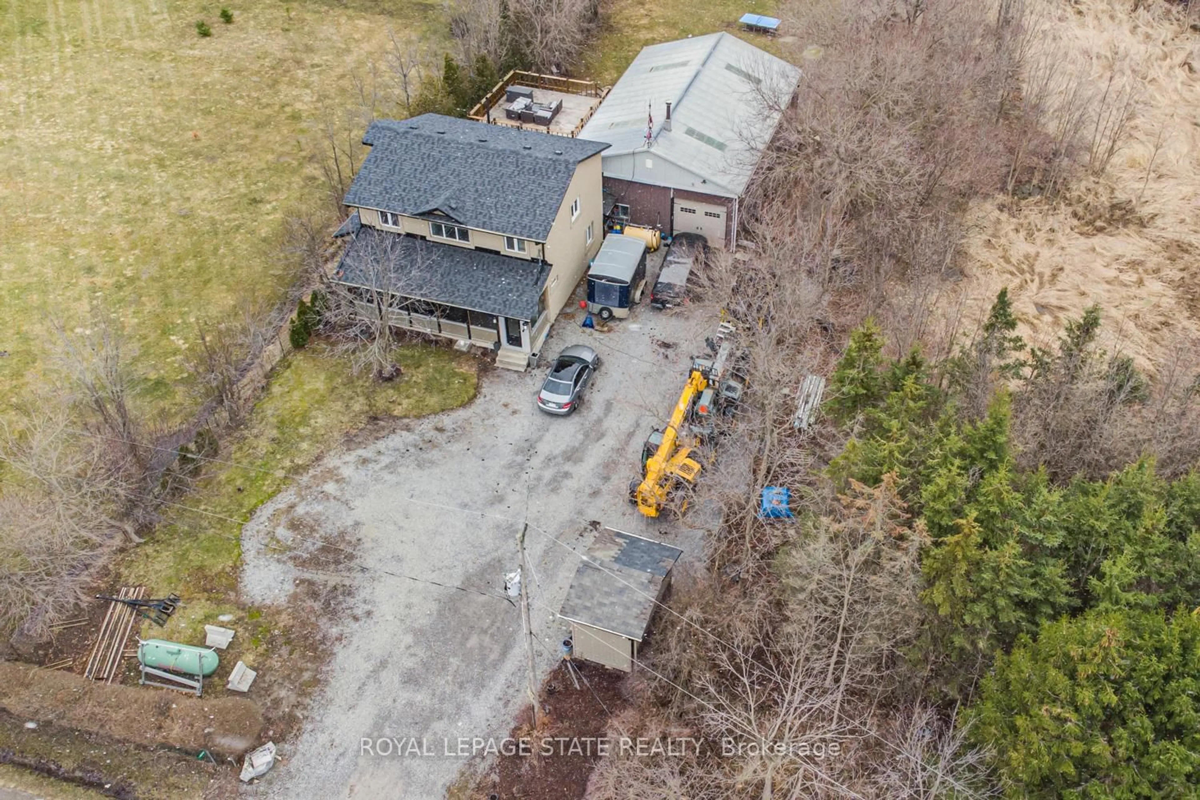 A pic from outside/outdoor area/front of a property/back of a property/a pic from drone, building for 443 Eleventh Rd, Hamilton Ontario L8J 3N4