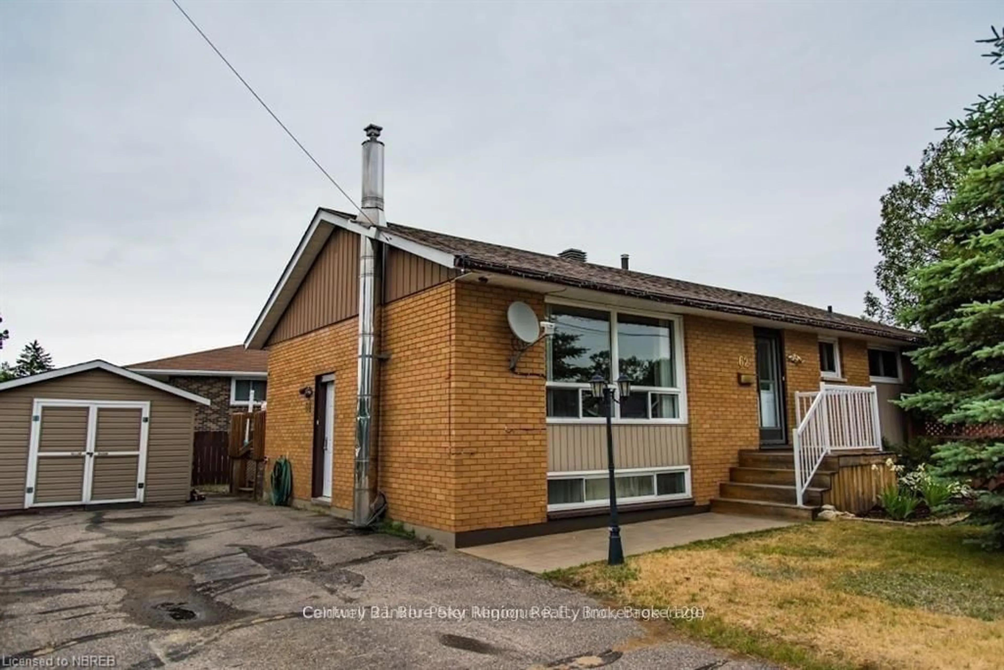 A pic from outside/outdoor area/front of a property/back of a property/a pic from drone, building for 62 Joseph St, North Bay Ontario P1A 1M1