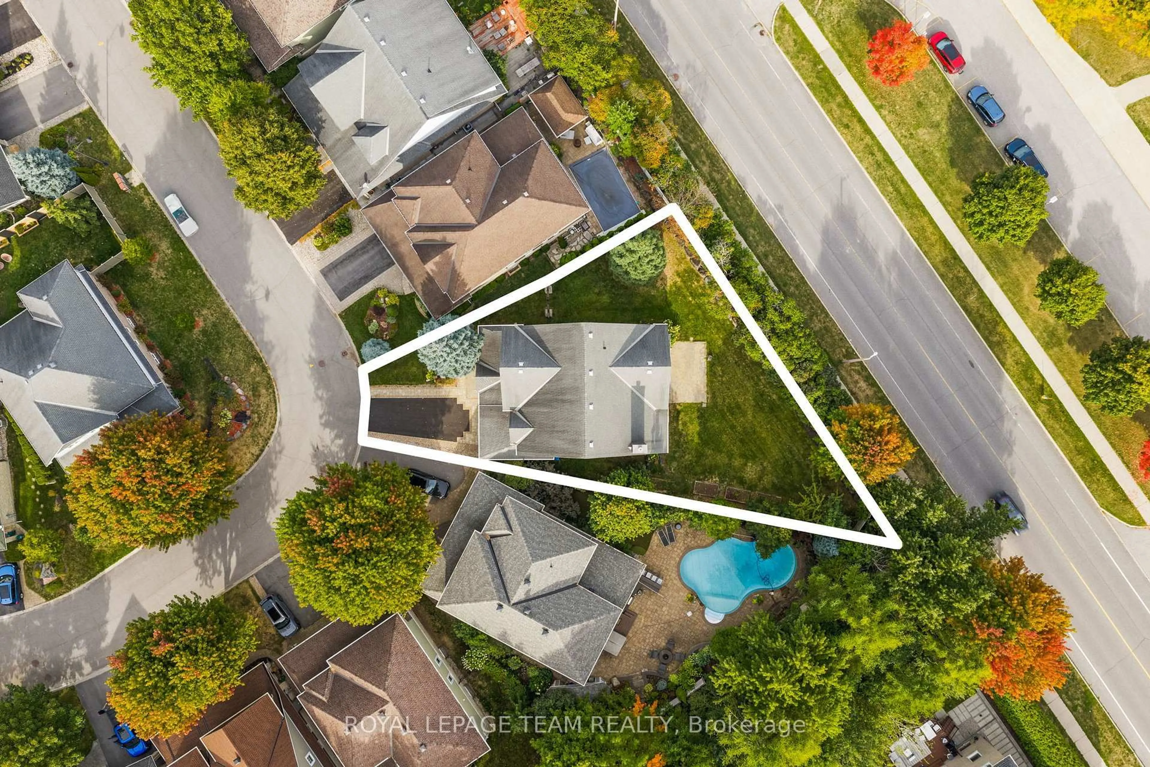 A pic from outside/outdoor area/front of a property/back of a property/a pic from drone, street for 60 Ironside Crt, Kanata Ontario K2K 3H6