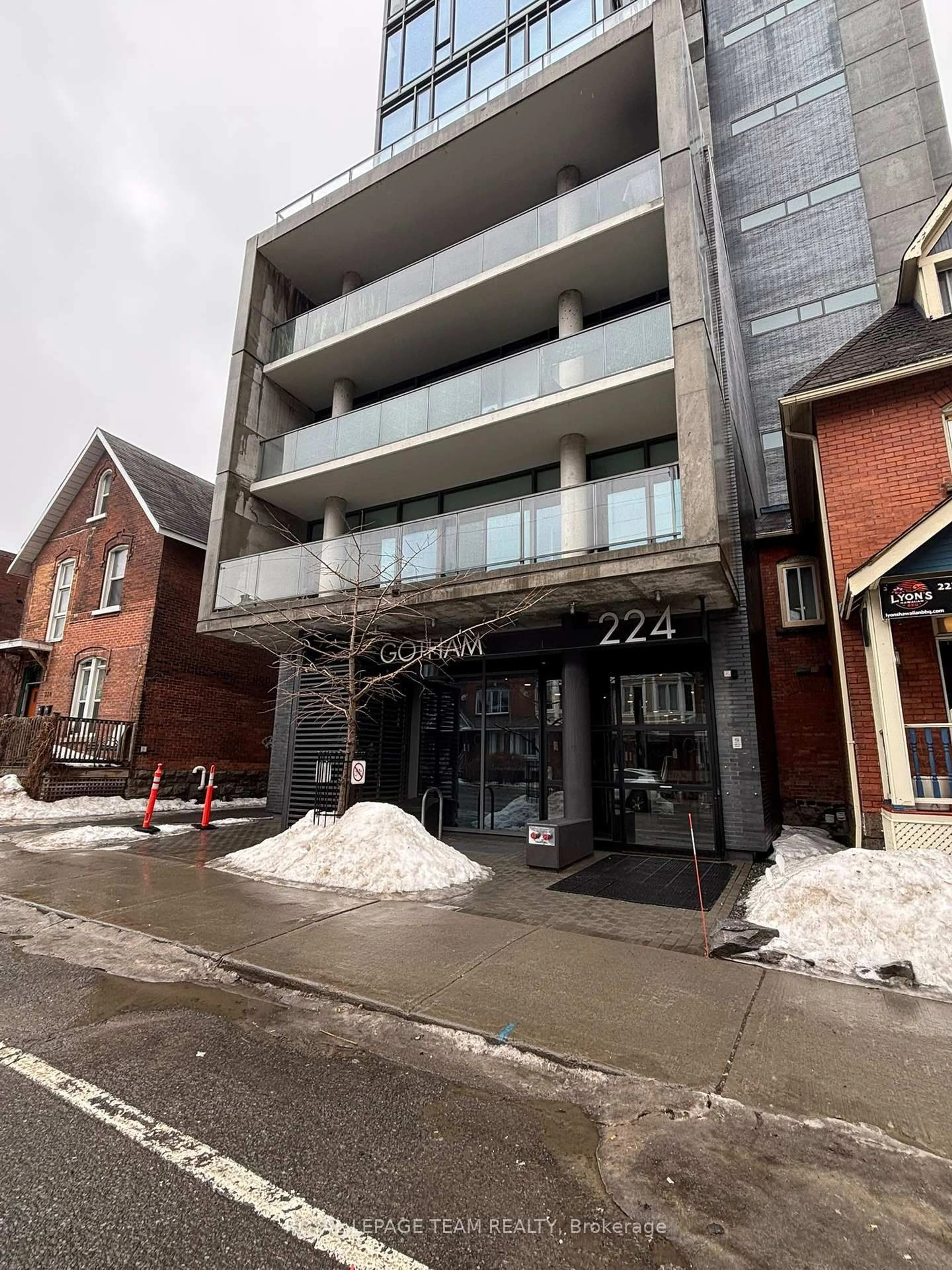 Indoor foyer for 224 Lyon St #714, Ottawa Ontario K1R 5V9