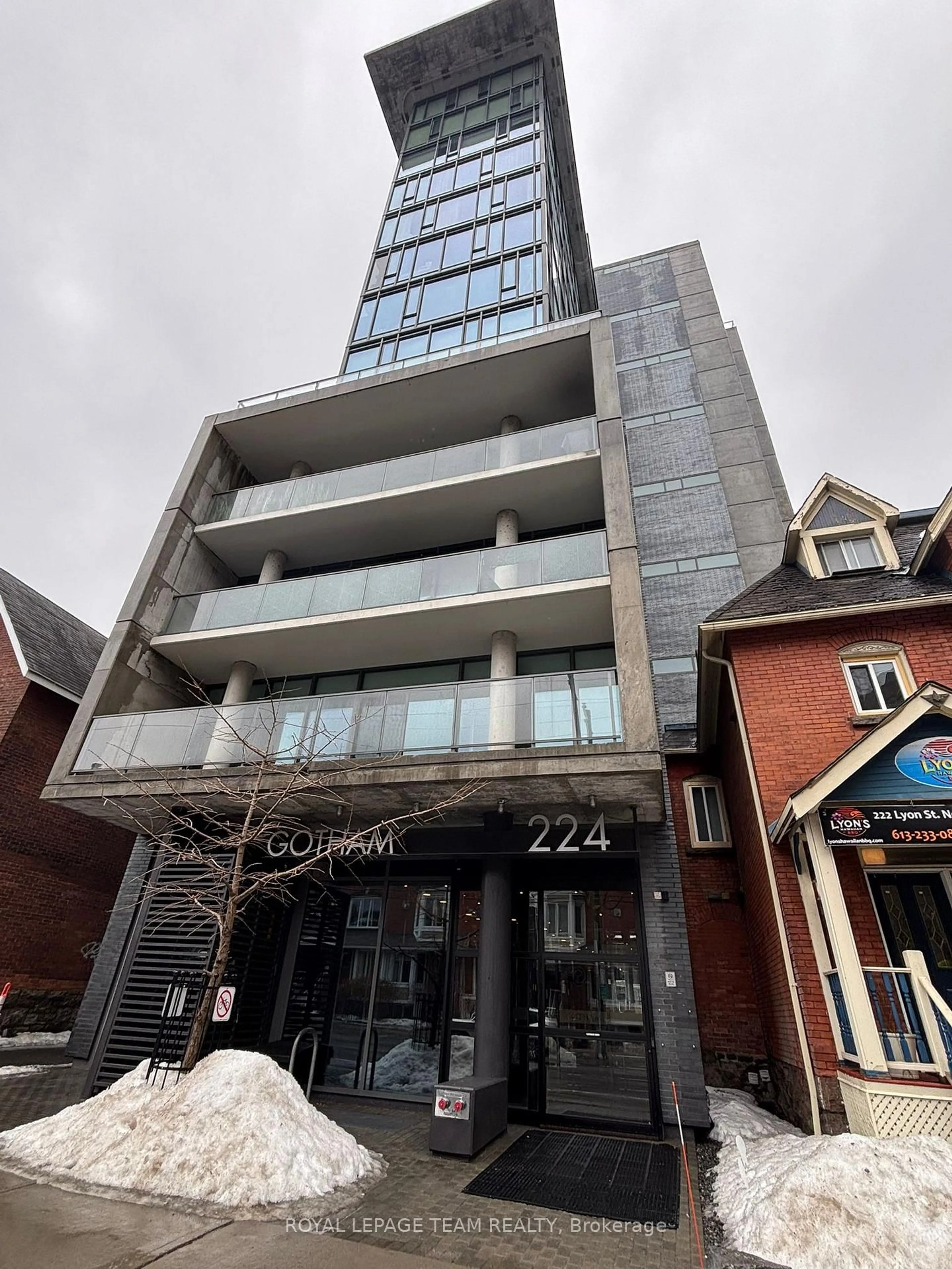 Indoor foyer for 224 Lyon St #714, Ottawa Ontario K1R 5V9