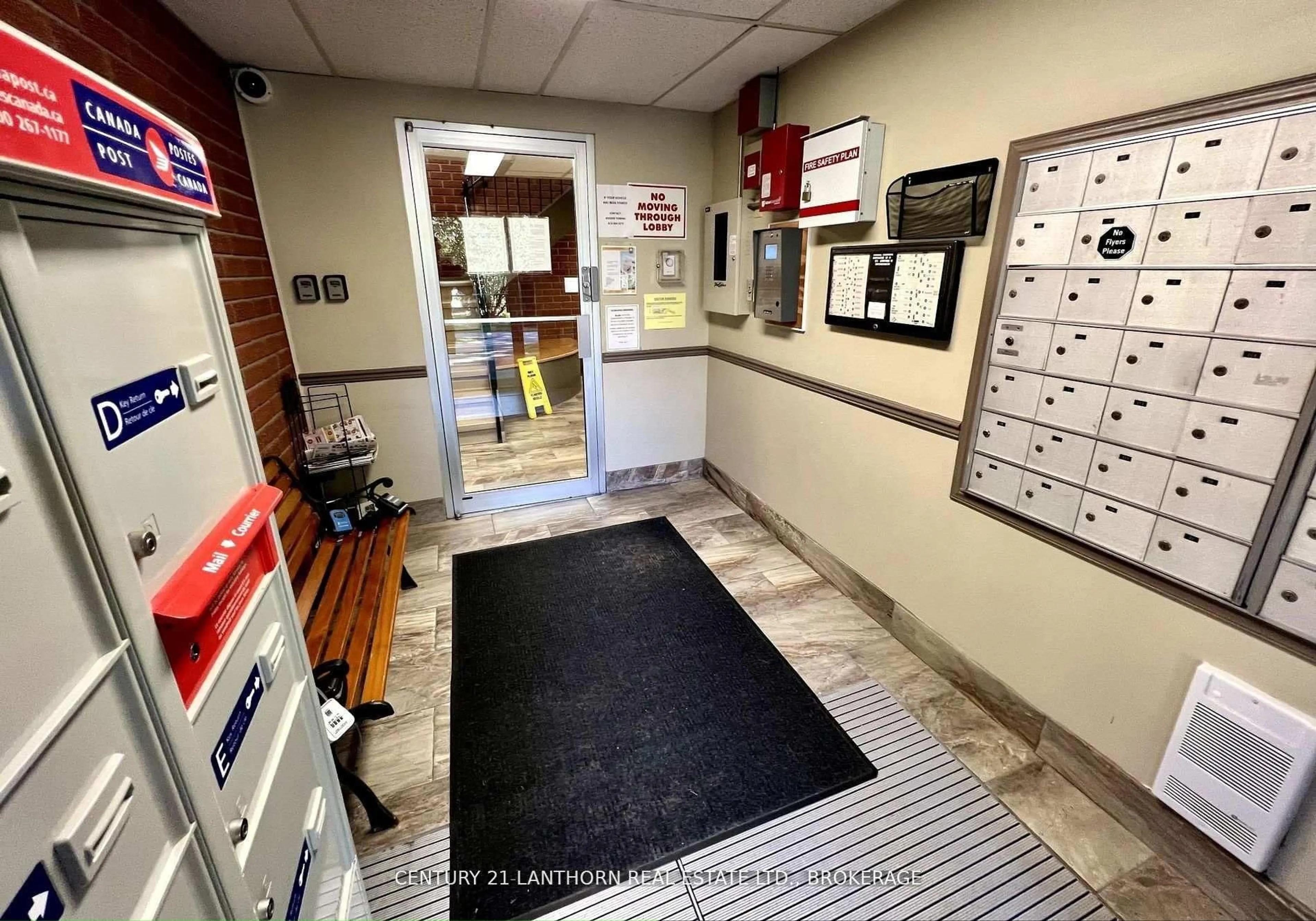 Indoor foyer for 573 Armstrong Rd #317, Kingston Ontario K7M 8J8