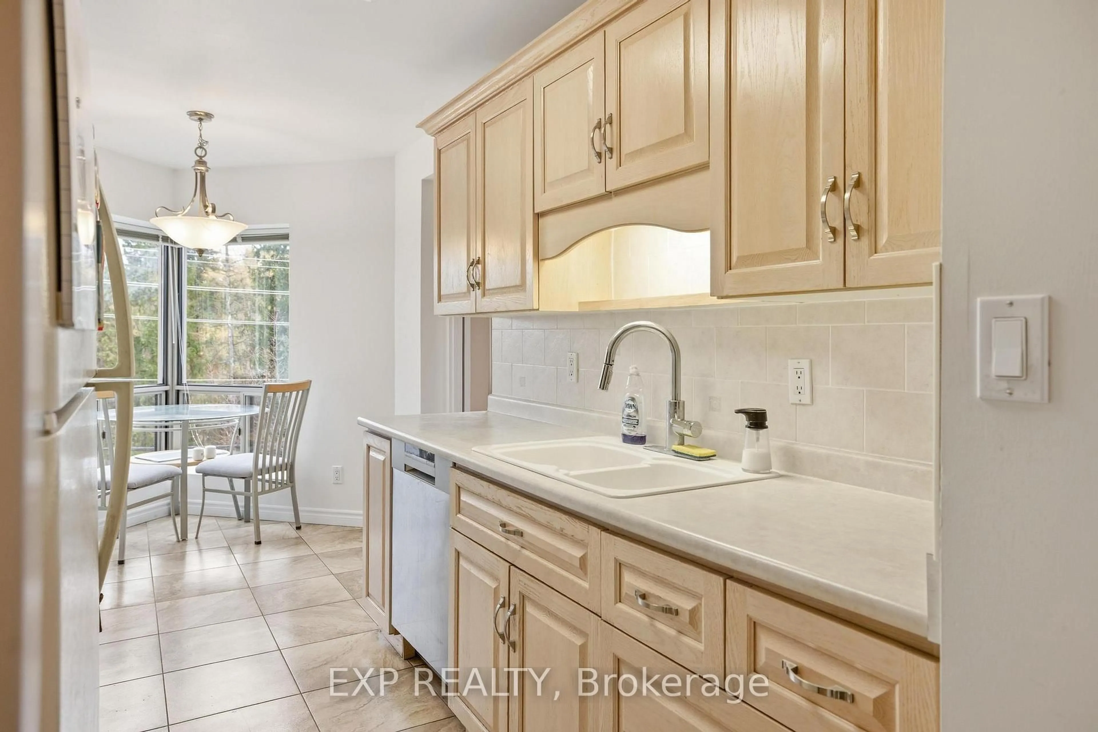 Standard kitchen, ceramic/tile floor for 300 Keats Way #302, Waterloo Ontario N2L 6E6