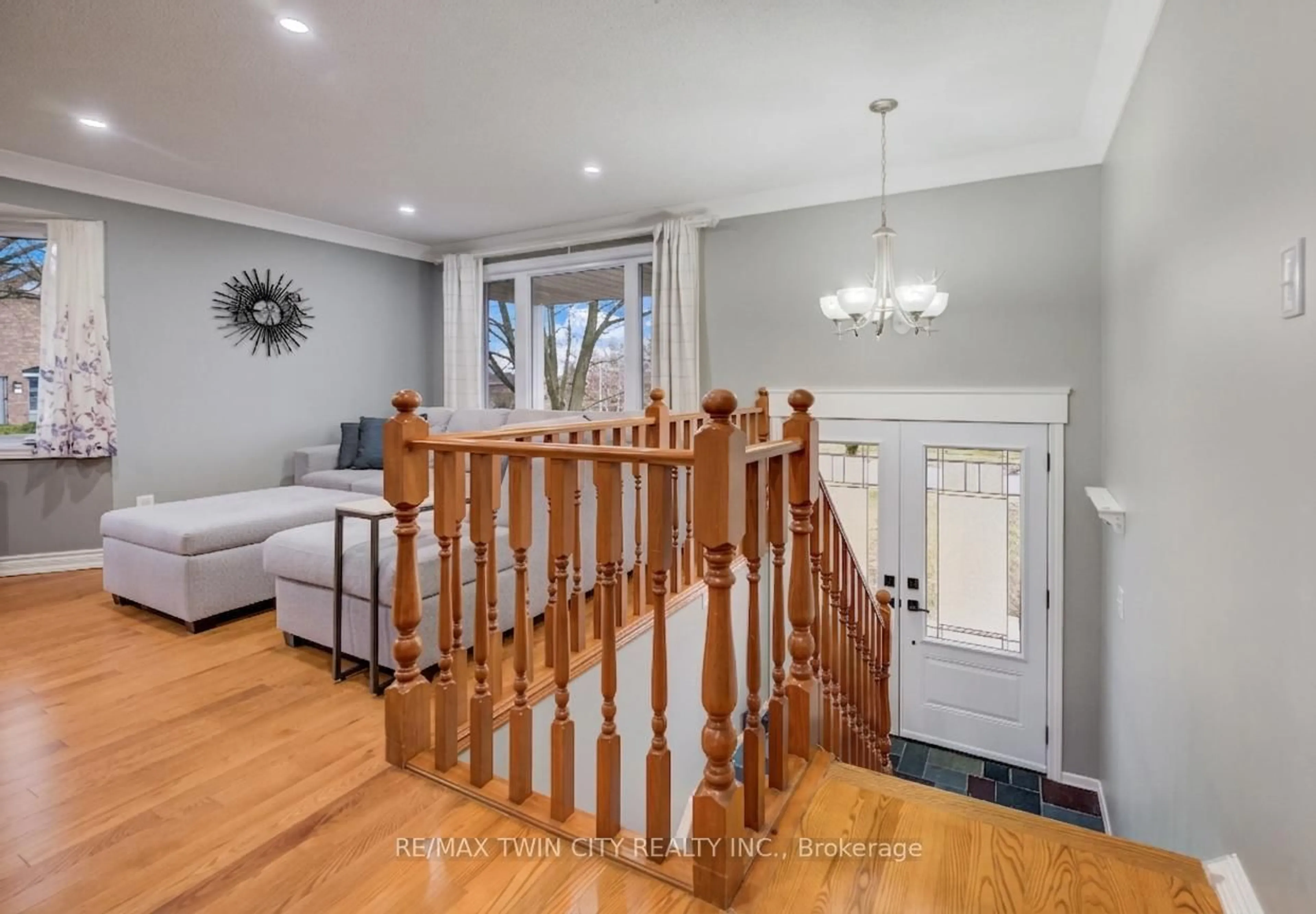 Indoor entryway for 4 Ronald Rd, Cambridge Ontario N1S 4N1