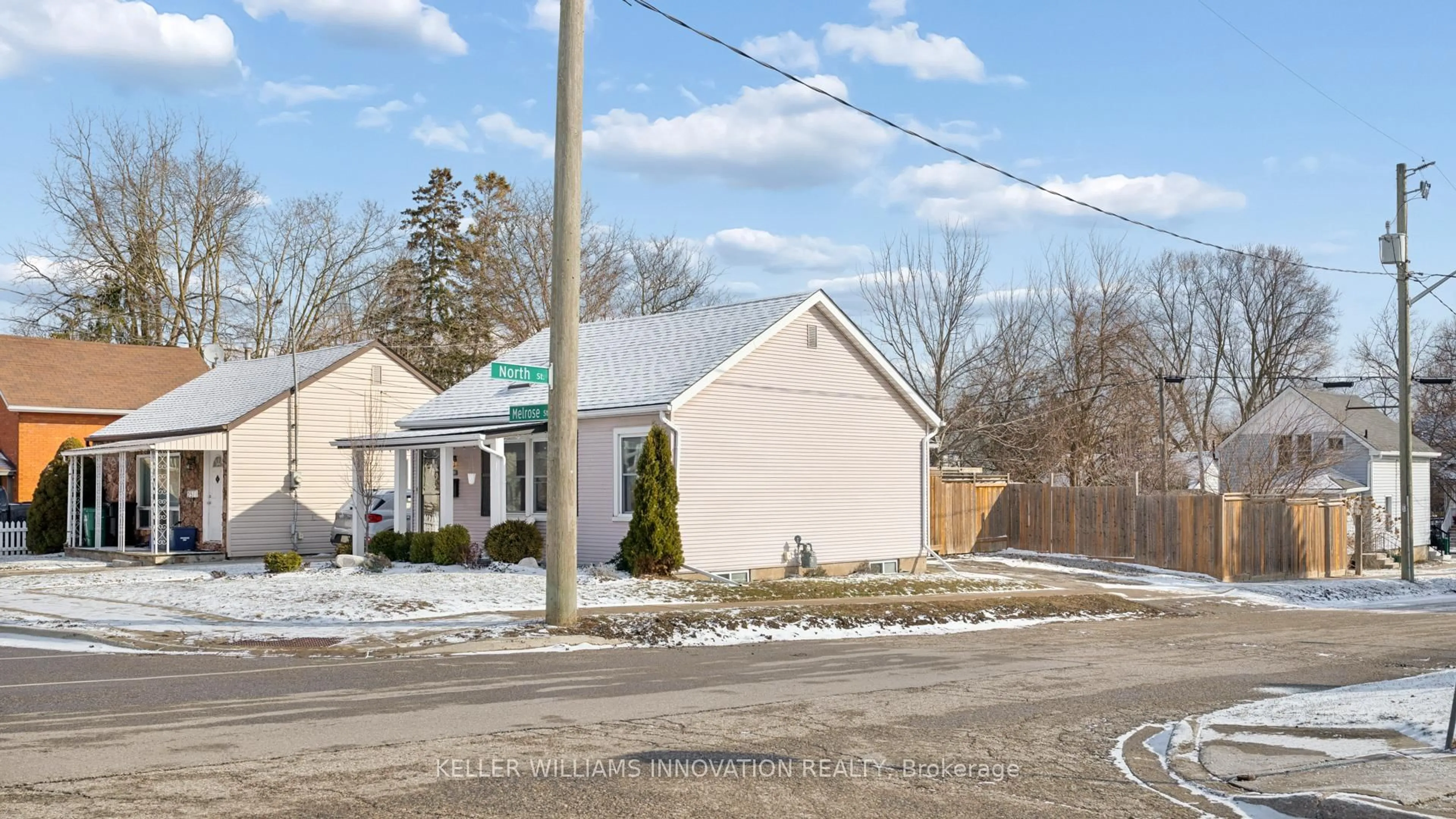 A pic from outside/outdoor area/front of a property/back of a property/a pic from drone, street for 257 Melrose St, Cambridge Ontario N3H 4A7
