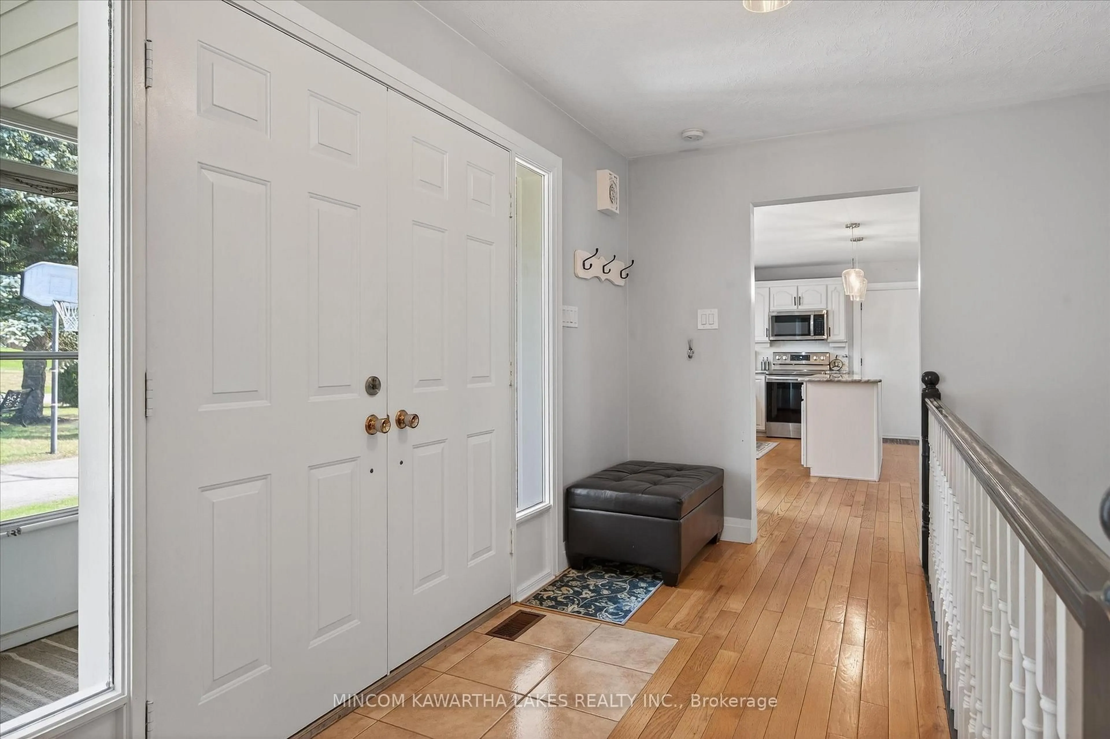 Indoor entryway for 200 Kildeer Lane, Selwyn Ontario K0L 1T0