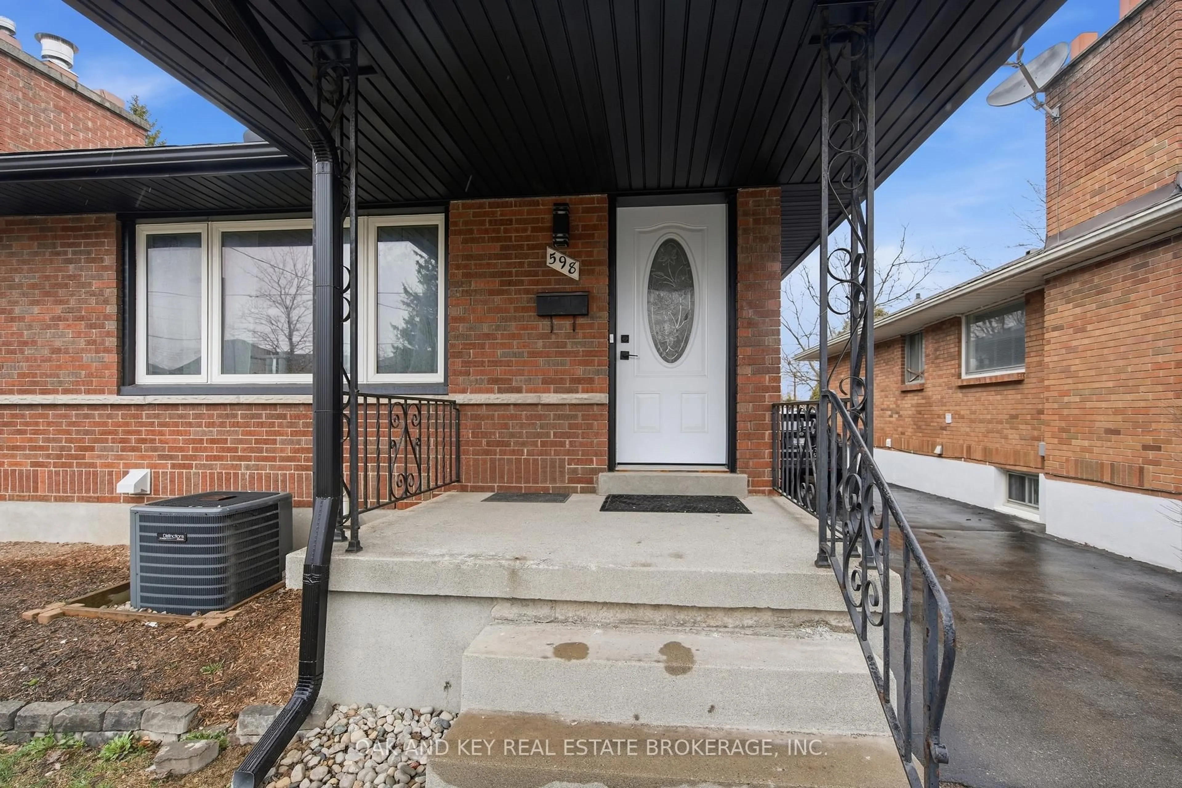 Unknown for 598 Ross St, London East Ontario N5Y 3V7