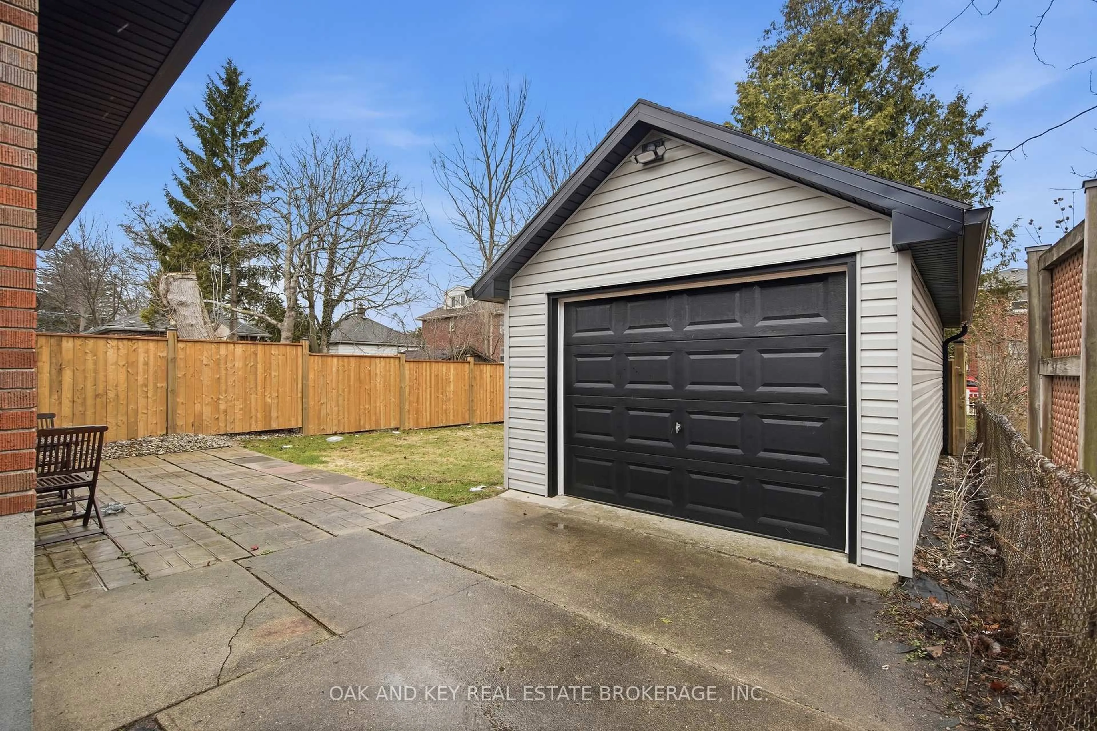 Unknown for 598 Ross St, London East Ontario N5Y 3V7