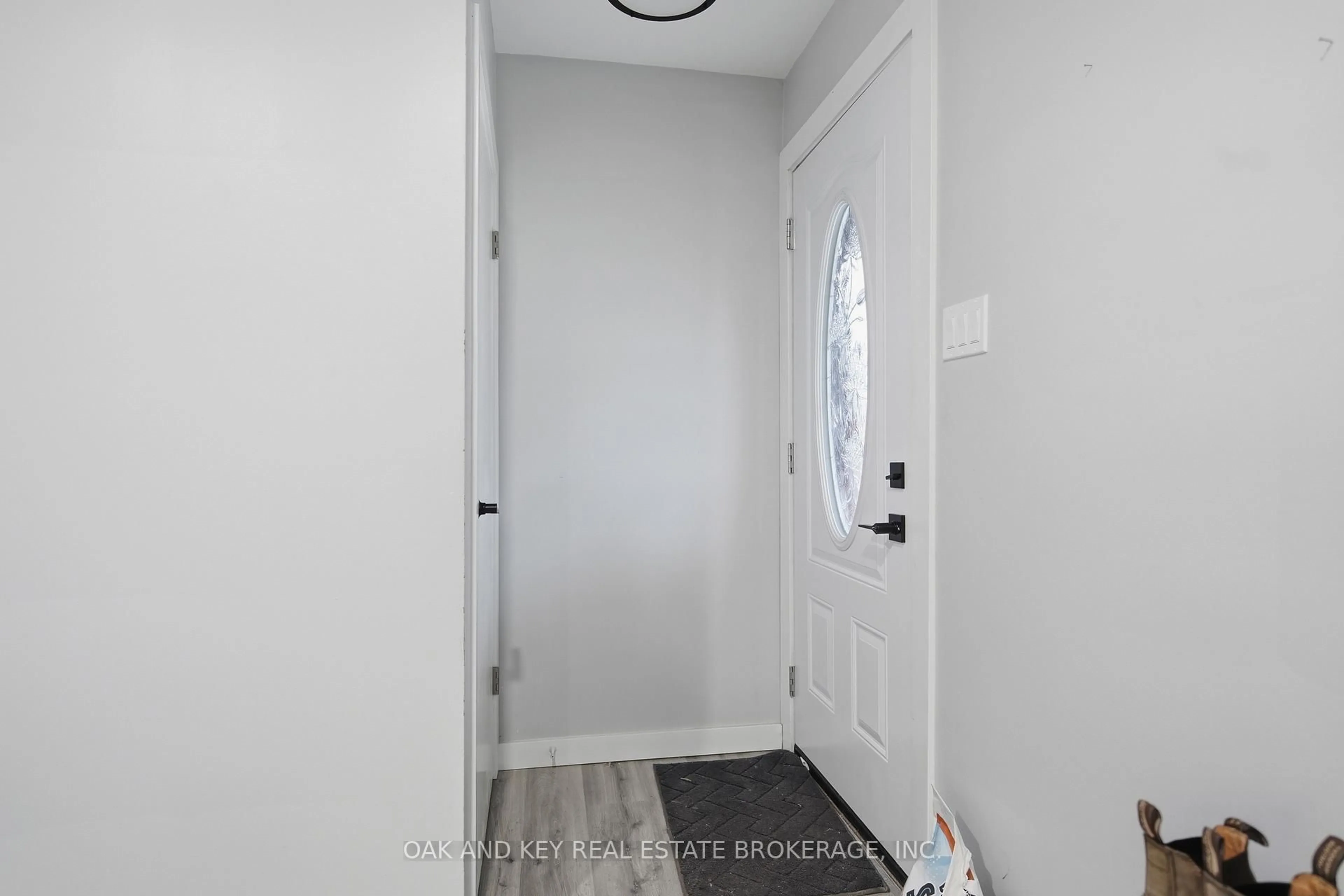 Indoor entryway for 598 Ross St, London East Ontario N5Y 3V7