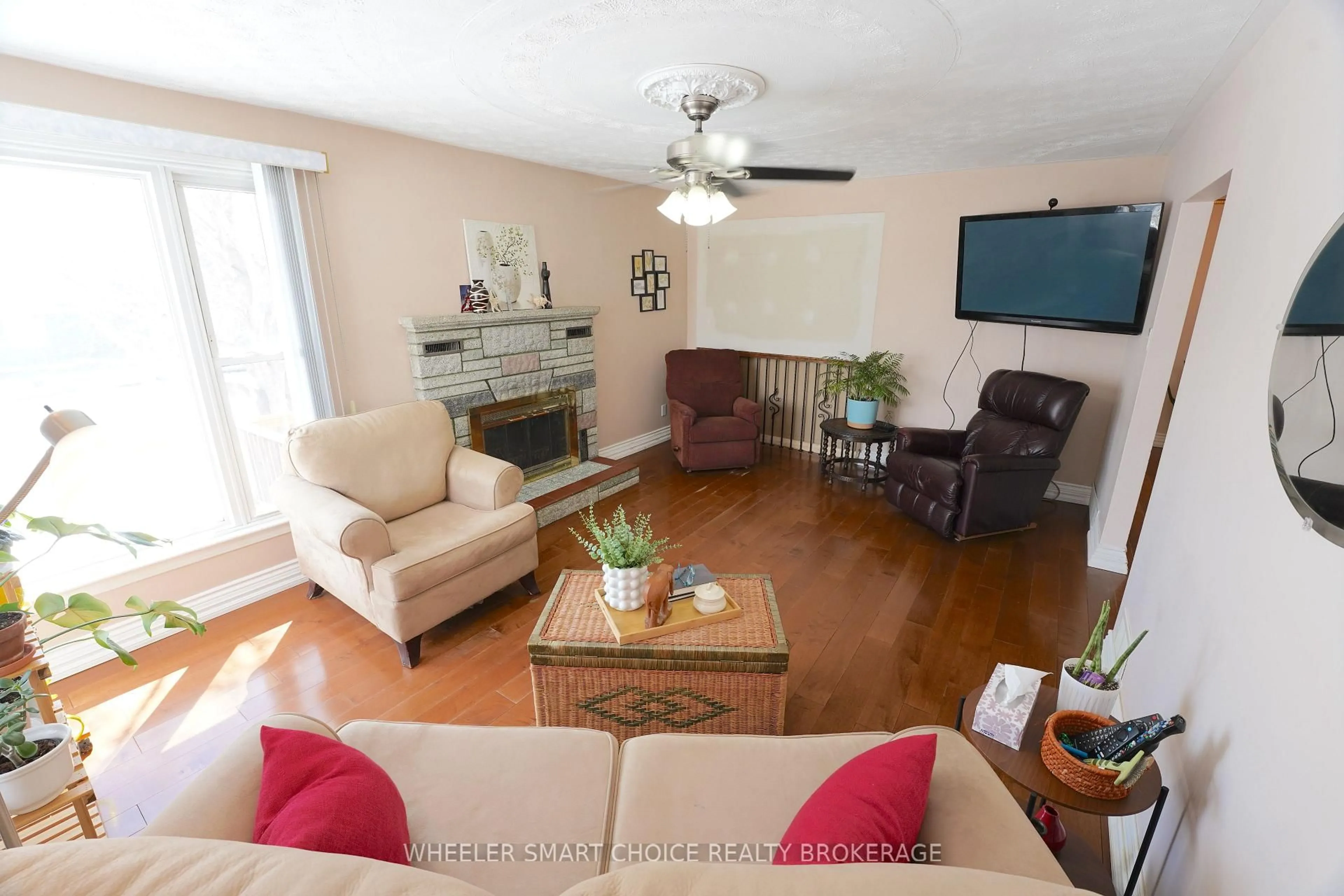 Living room with furniture, unknown for 300 Gardener Ave, Cornwall Ontario K6H 5H8