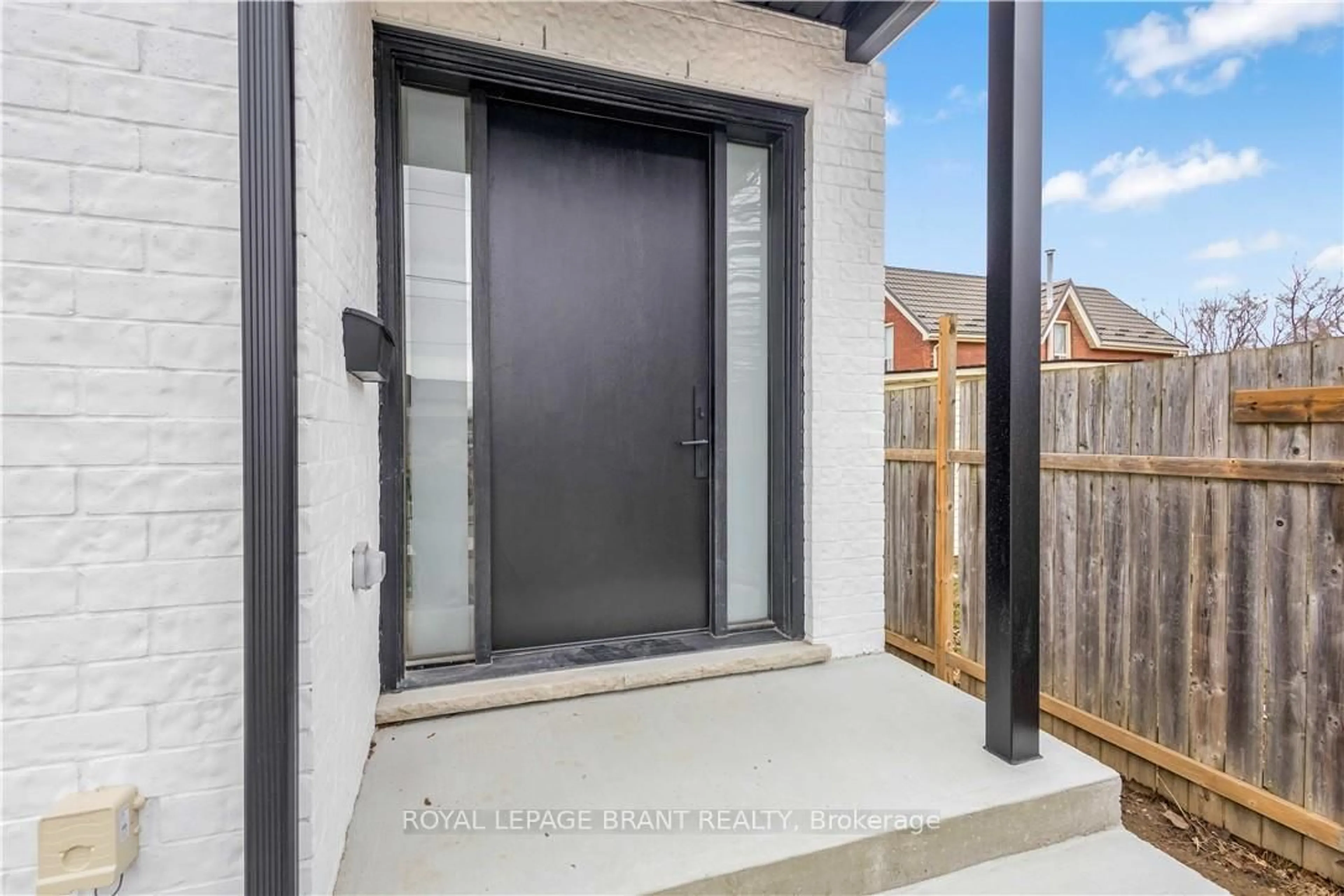 Indoor entryway for 105 Winniett St, Brantford Ontario N3T 1N1