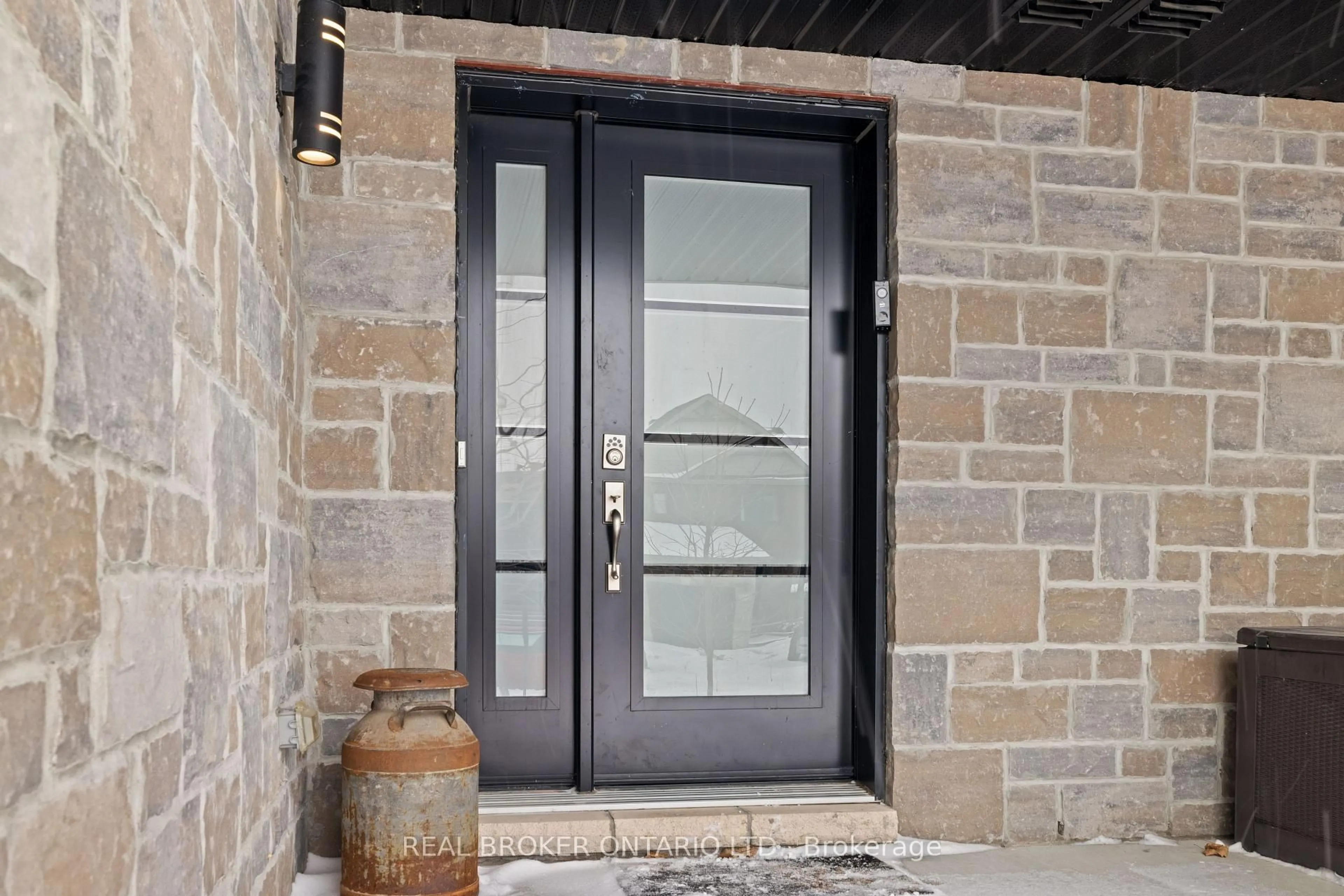 Indoor entryway for 336 Twilight Ave, Russell Ontario K4R 0E3