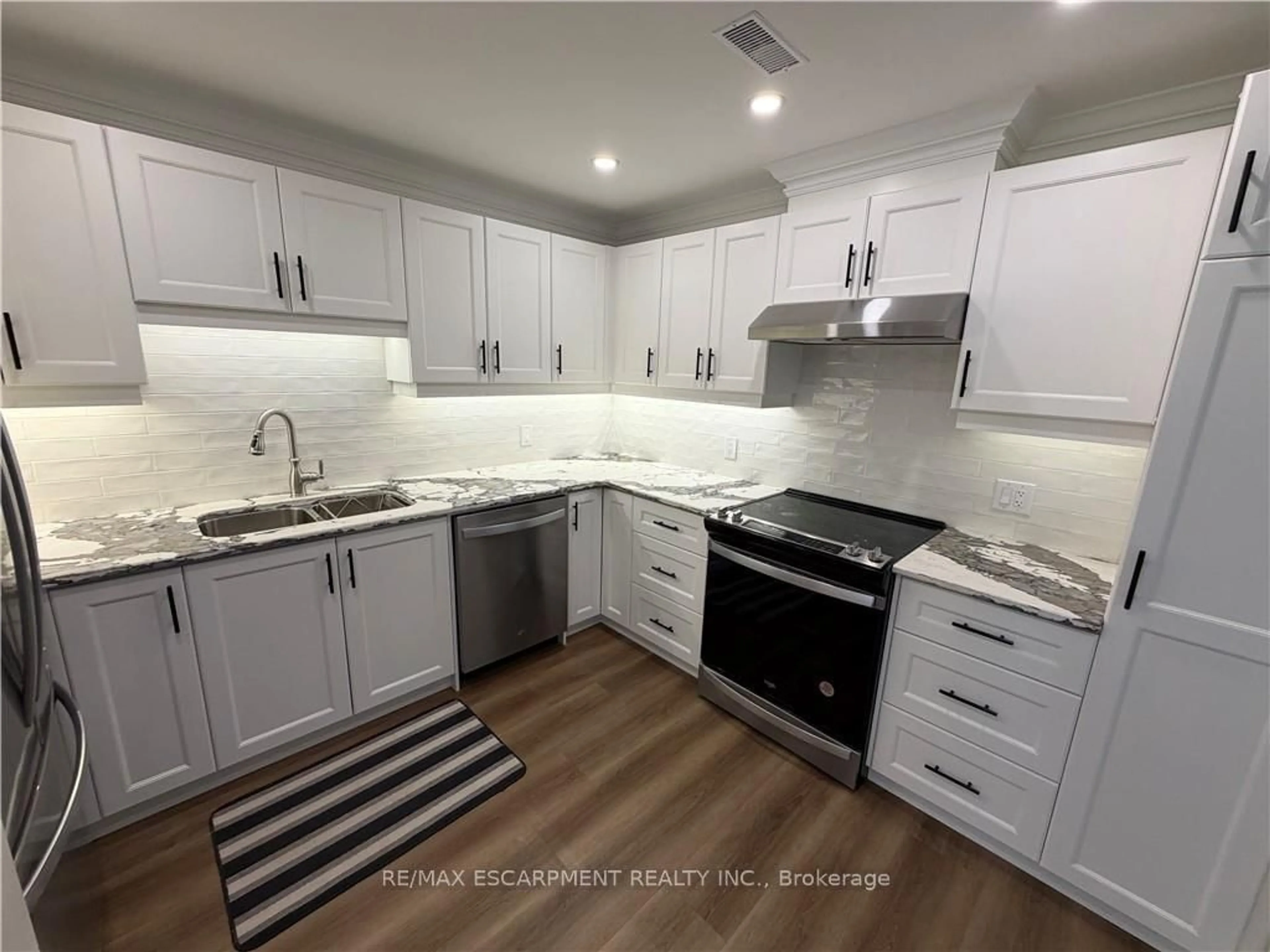 Open concept kitchen, unknown for 59 SZOLLOSY Circ, Hamilton Ontario L9B 1T8
