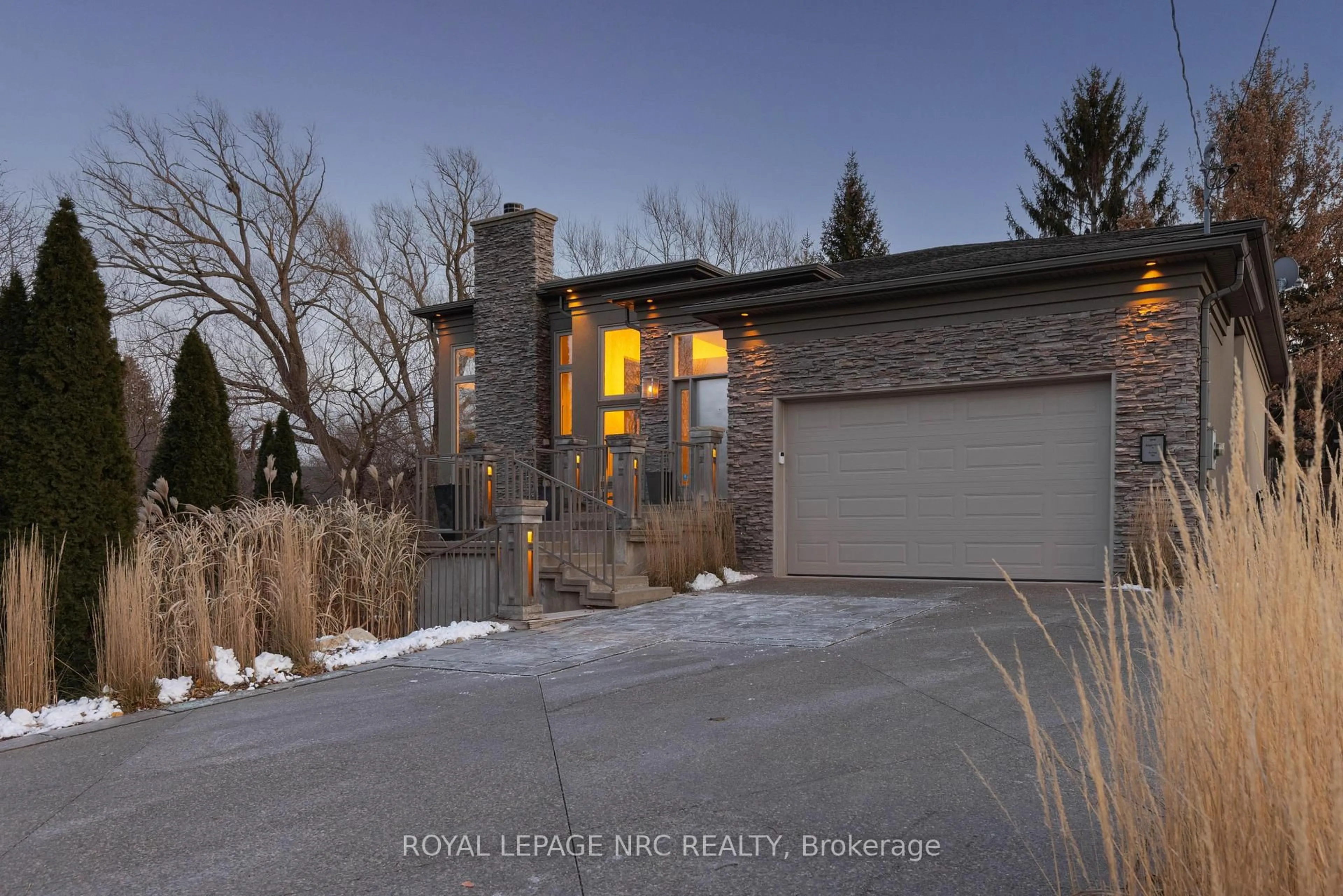 Home with brick exterior material, street for 164A Lakeshore Rd, St. Catharines Ontario L2N 2V1