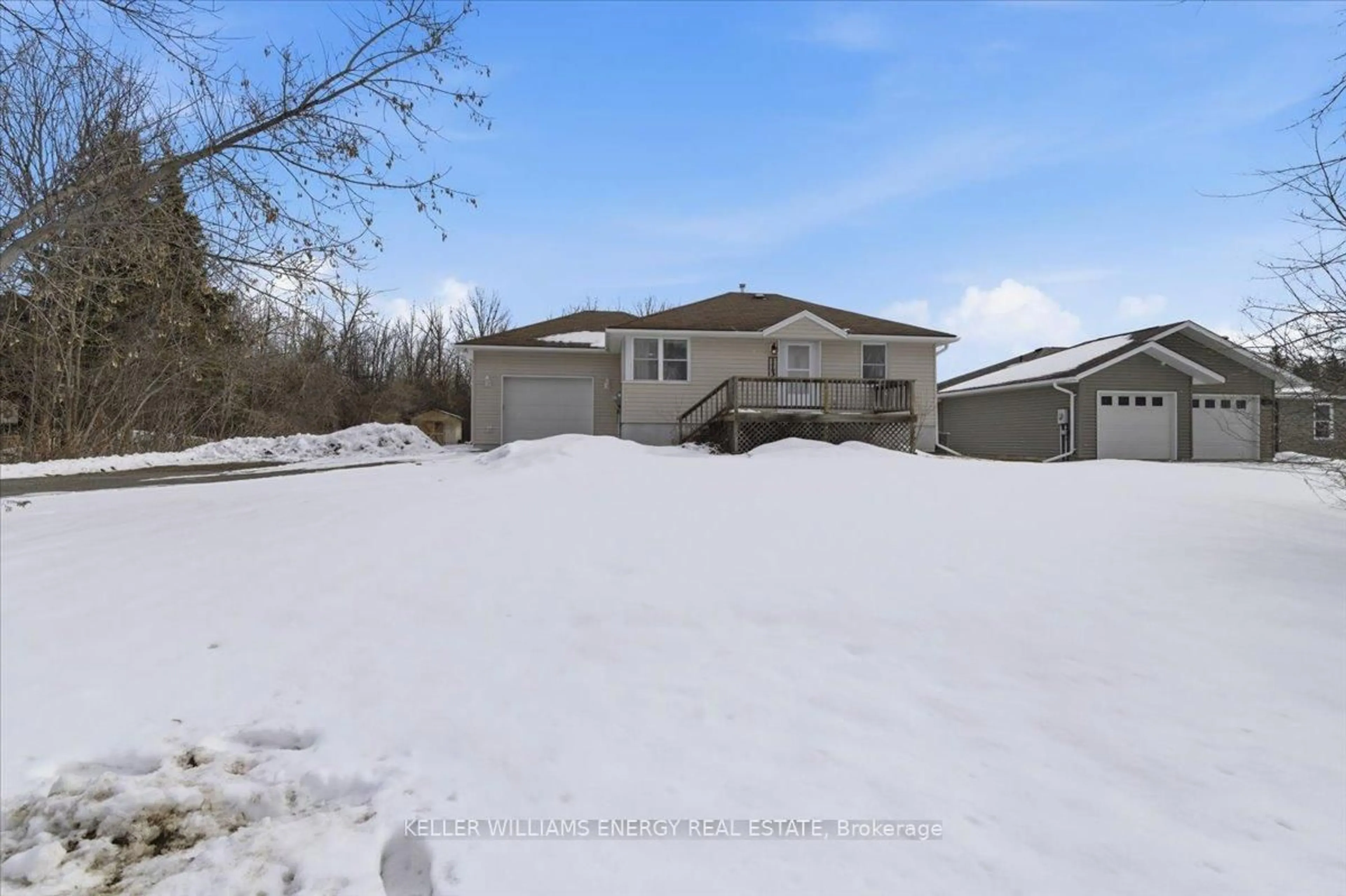 A pic from outside/outdoor area/front of a property/back of a property/a pic from drone, street for 113 West St, Kawartha Lakes Ontario K0M 1A0